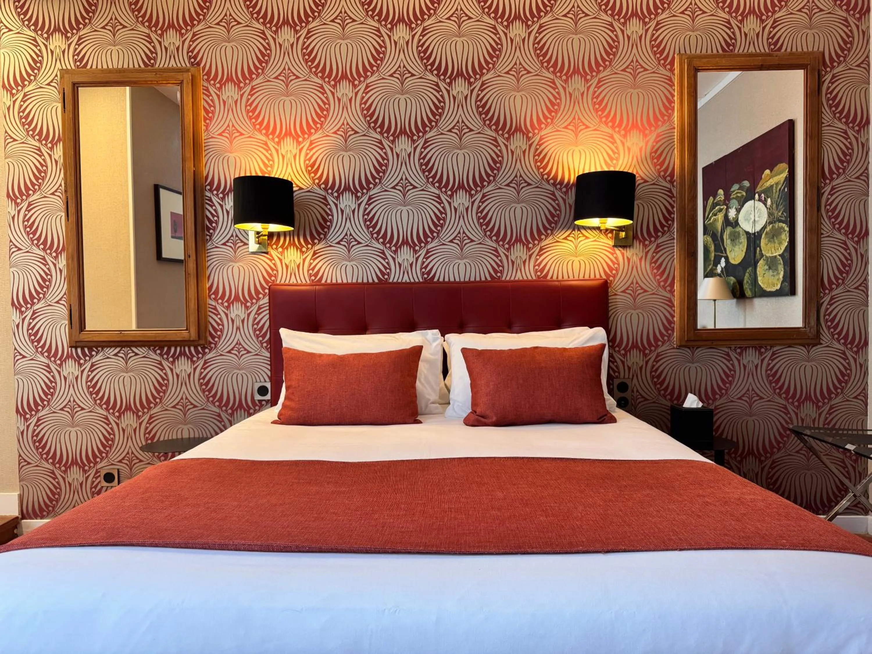 Bed in Churchill Hotel Bayeux Centre