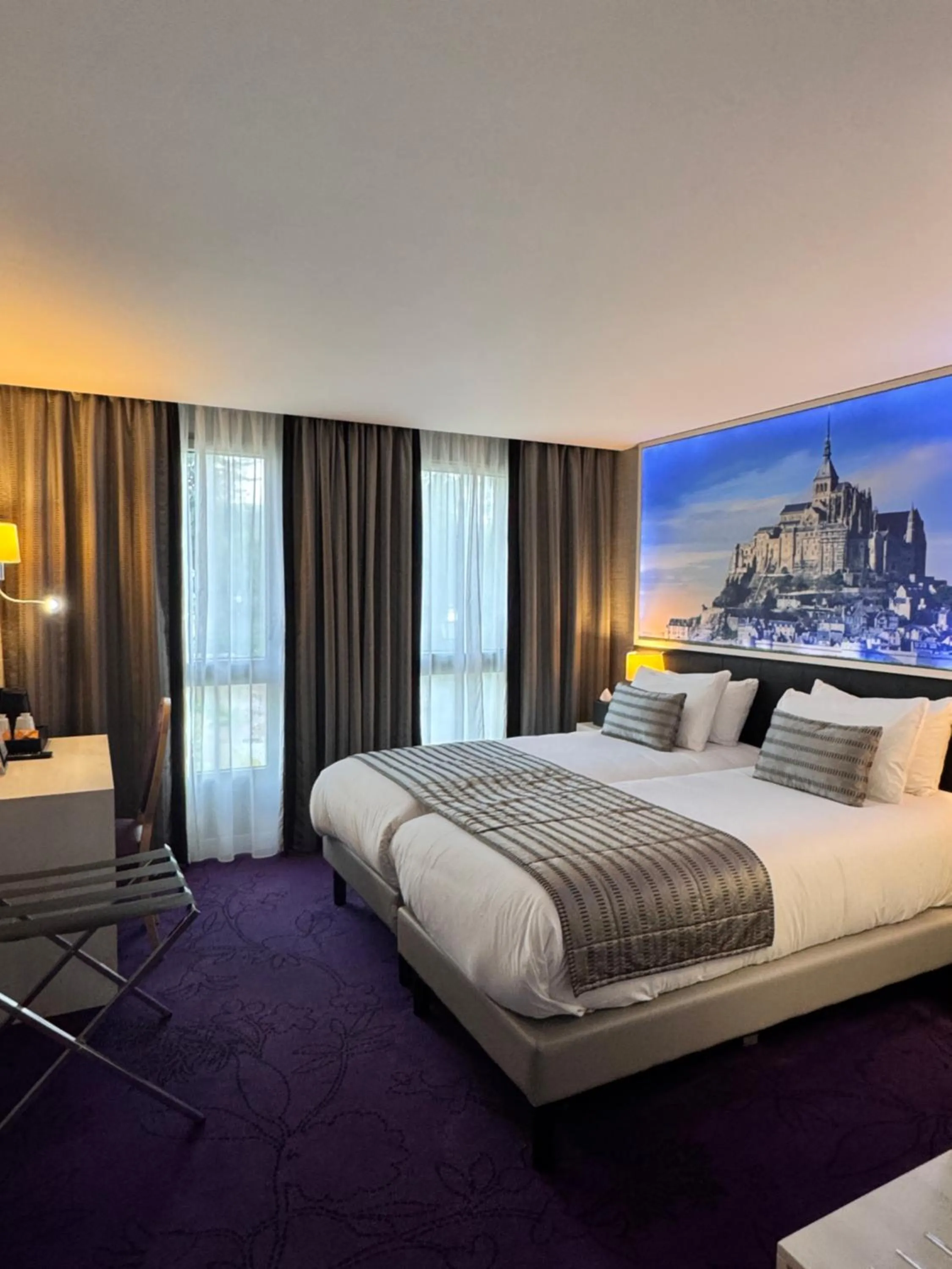 Bed in Churchill Hotel Bayeux Centre