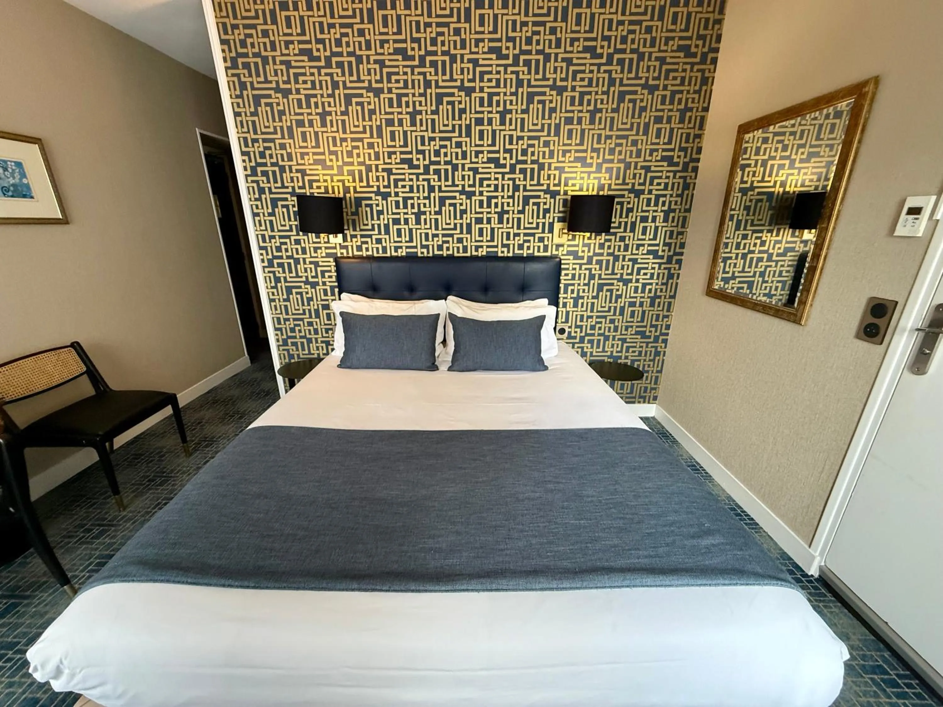 Bed in Churchill Hotel Bayeux Centre