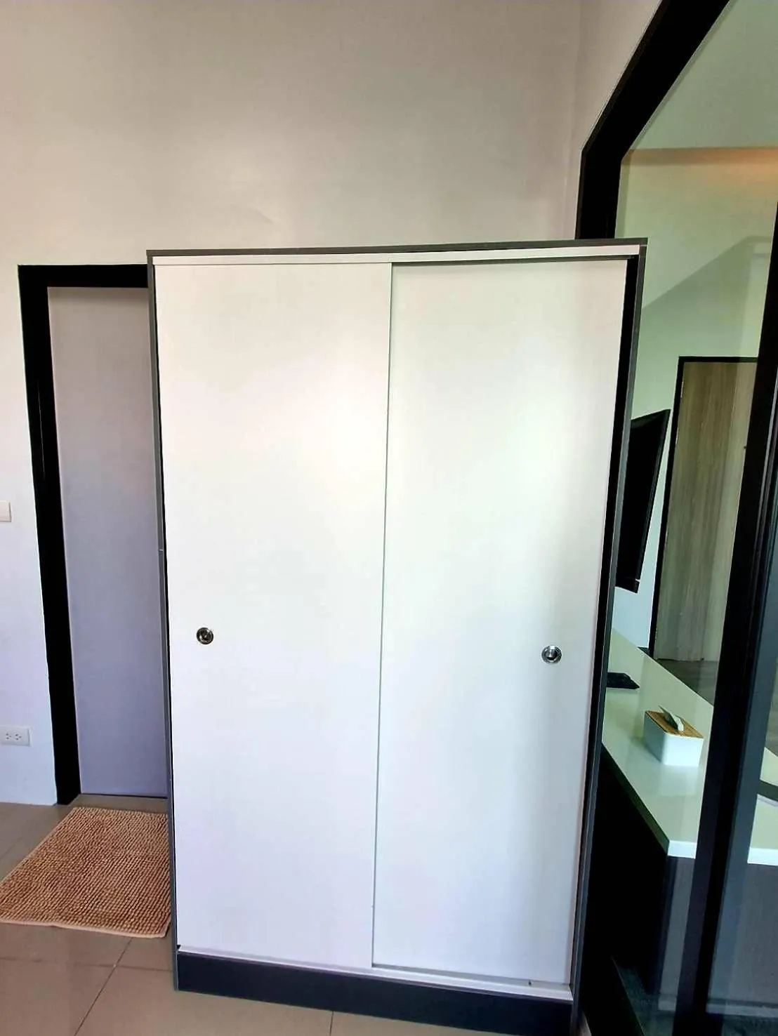 wardrobe in Aqua Residences อควา เรสซิเดนซ์ ห้องพักใหม่ให้เช่า ติดรถไฟฟ้าสถานีวุฒากาศ