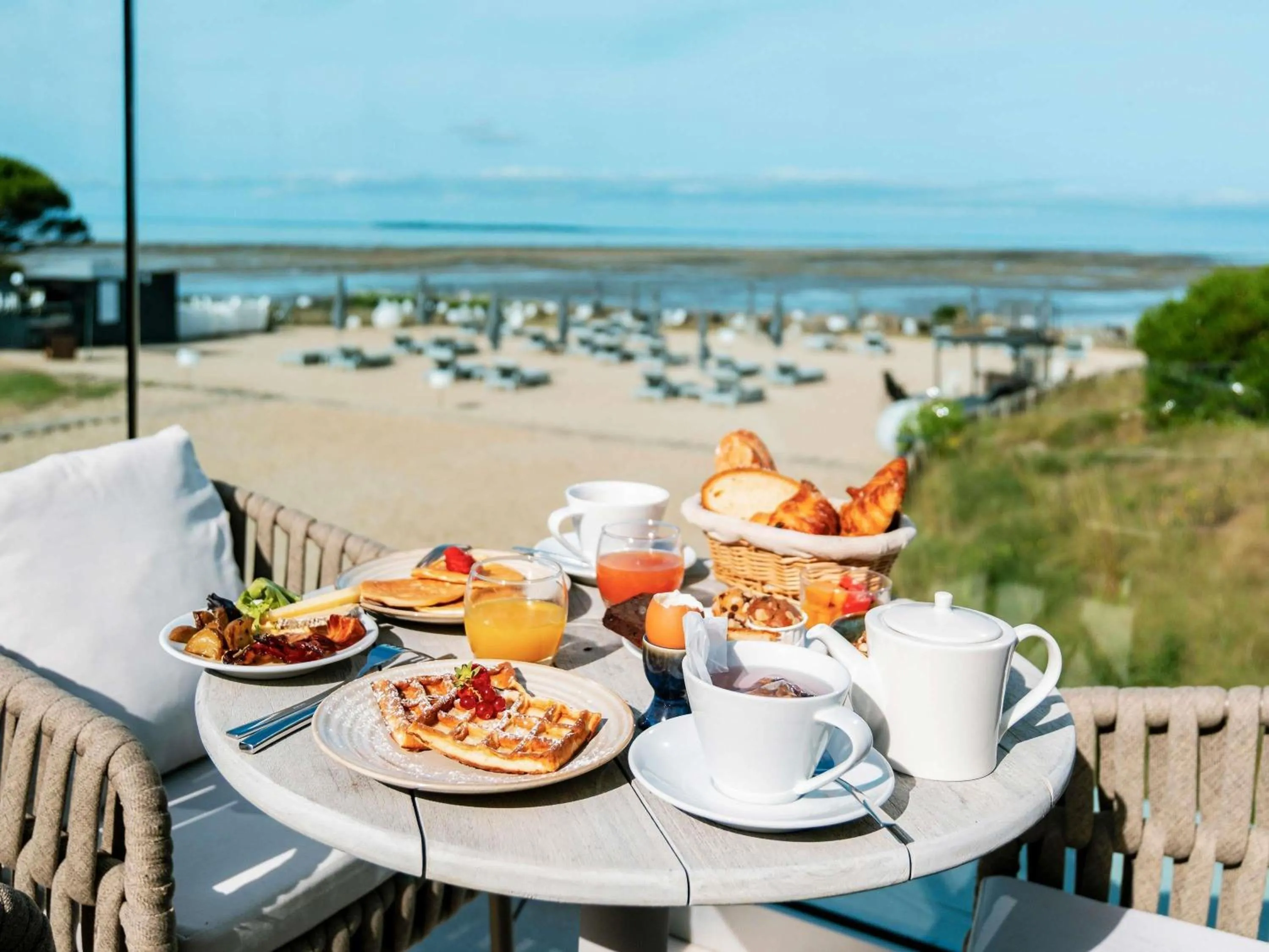 Breakfast in La Grande Terrasse Hotel & Spa La Rochelle - MGallery Collection