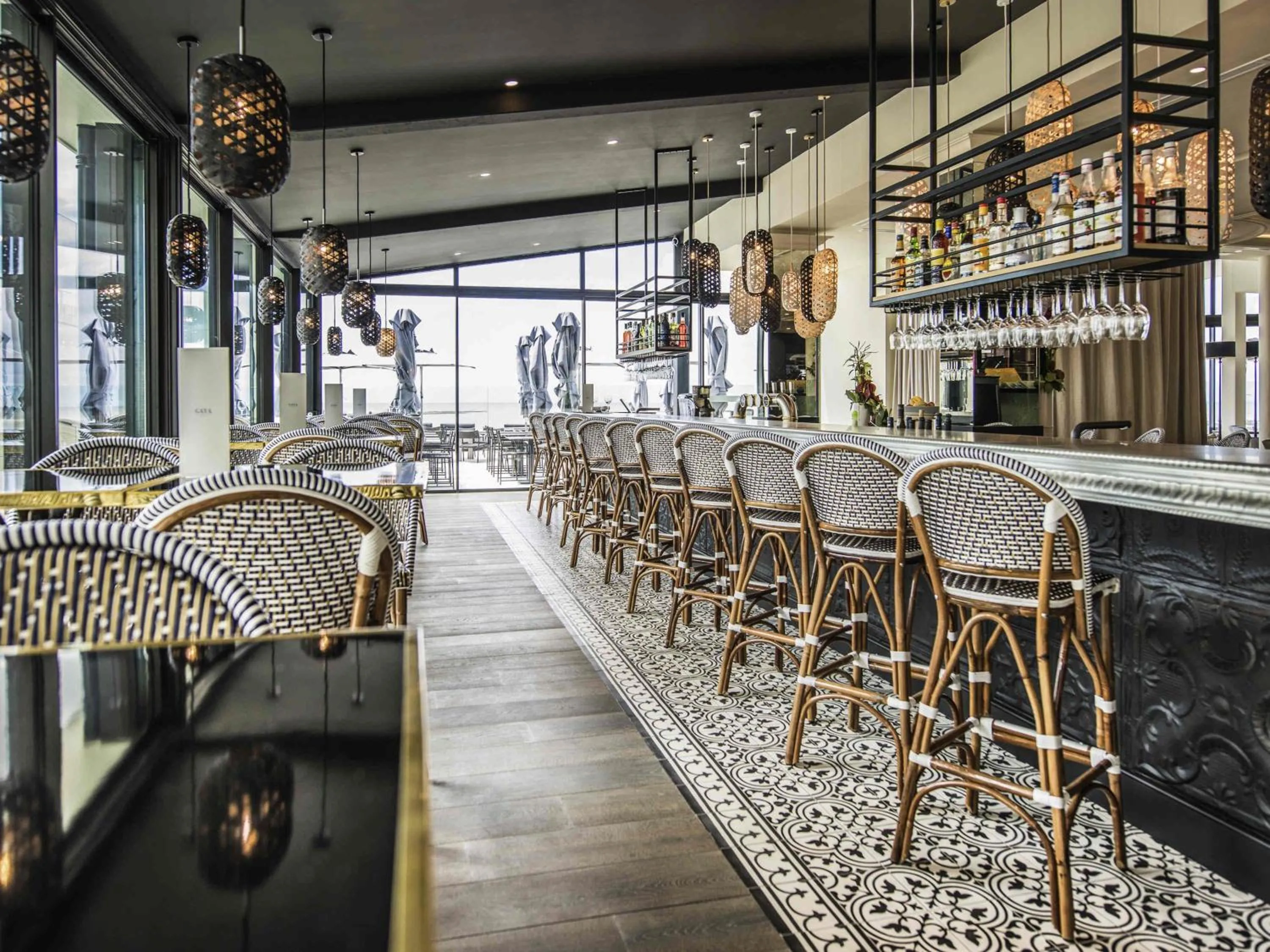 Lounge or bar in La Grande Terrasse Hotel & Spa La Rochelle - MGallery Collection