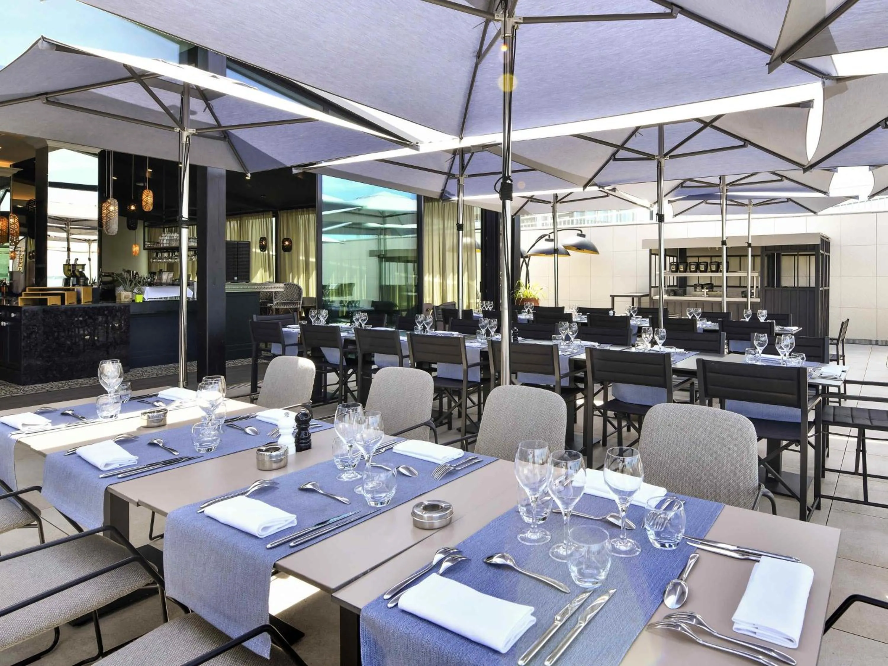 Lounge or bar in La Grande Terrasse Hotel & Spa La Rochelle - MGallery Collection