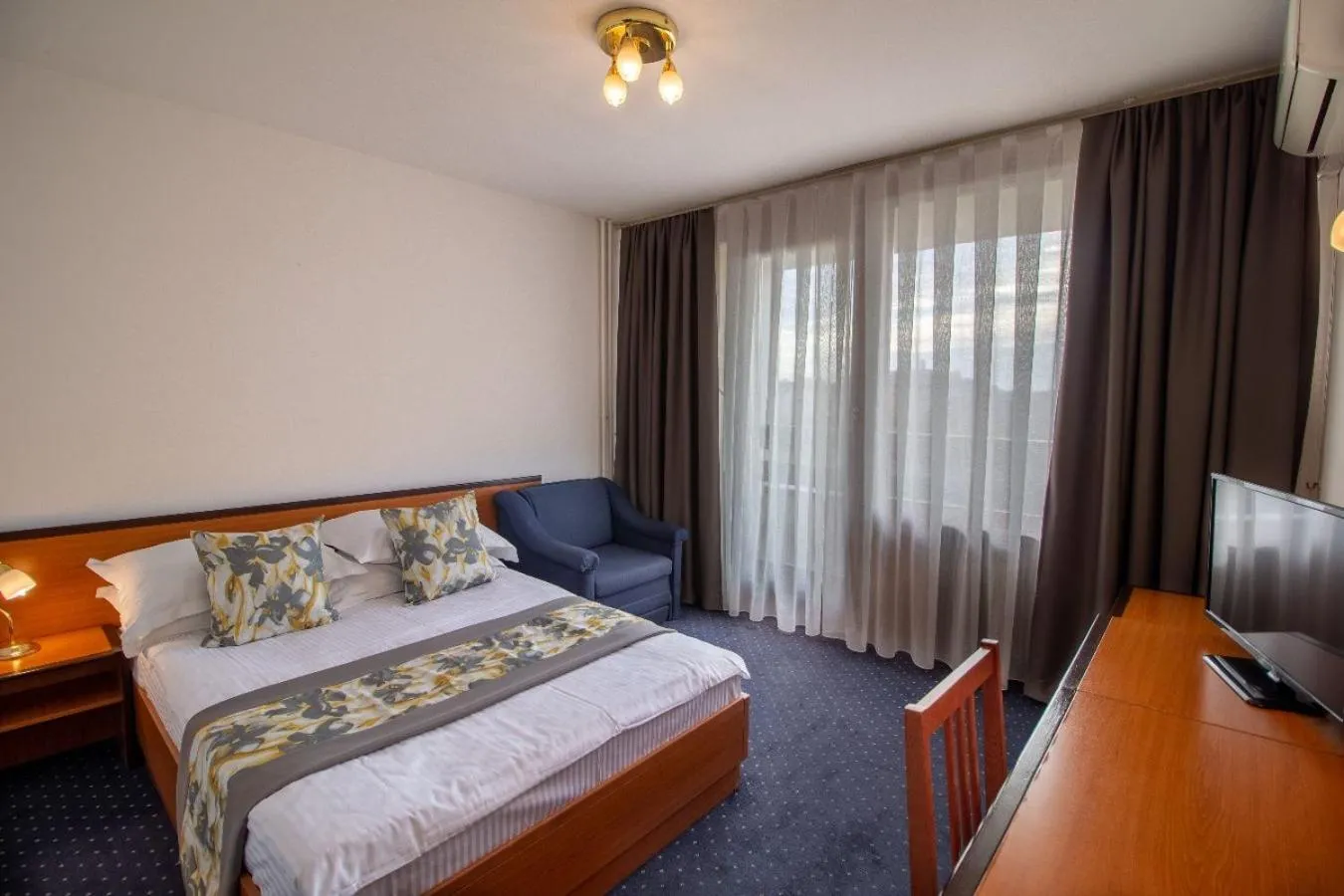 Bed in Hotel Novi Zagreb