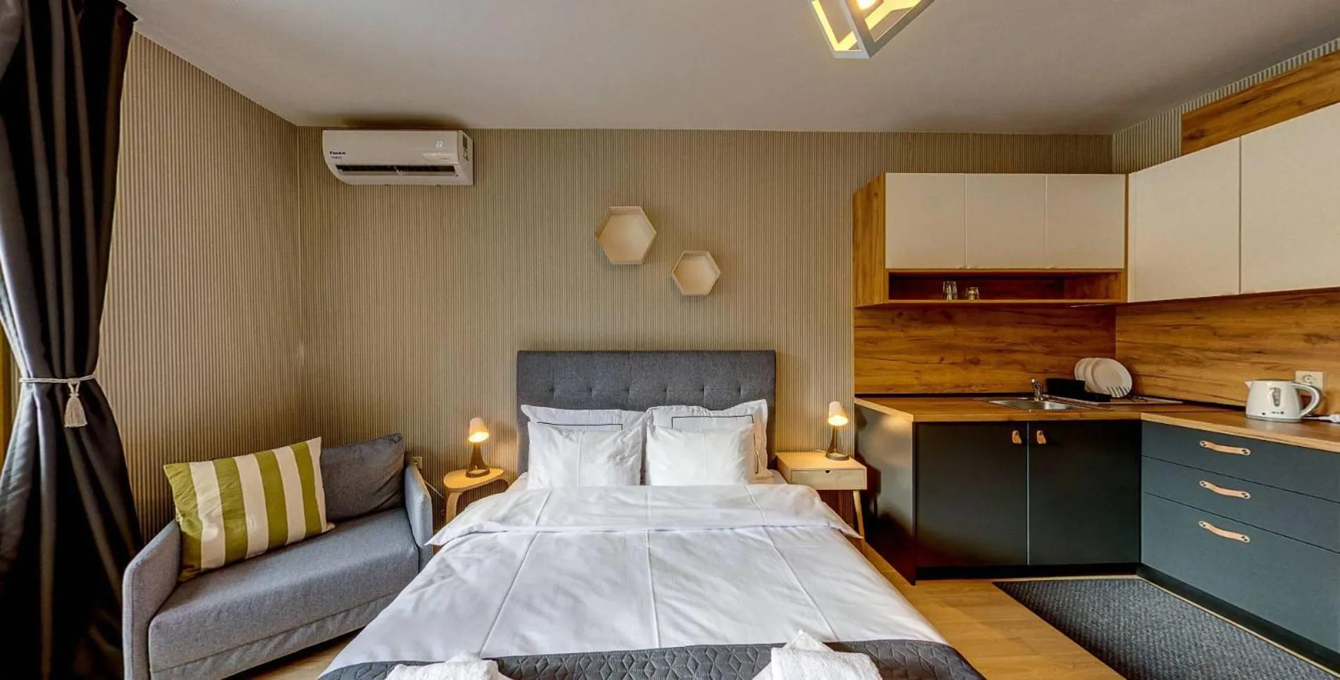 Bed in BOUTIQUE Hotel ENTRY E