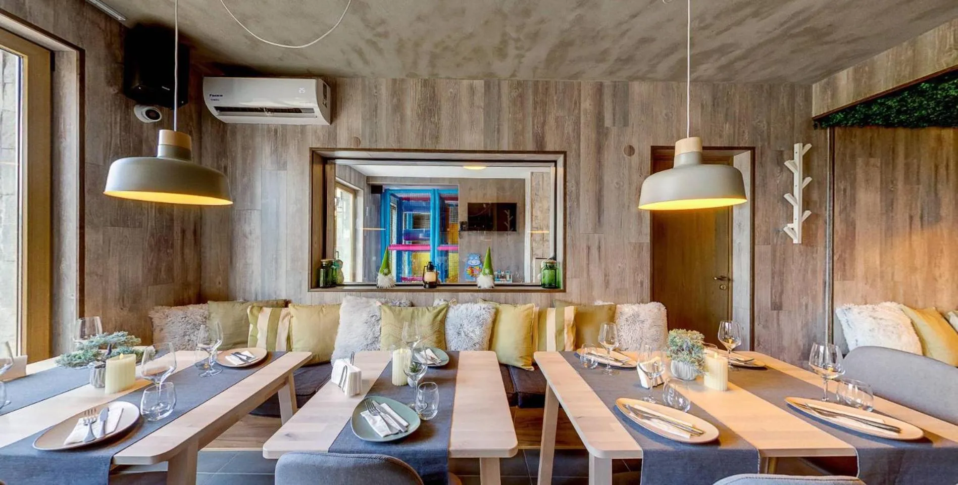 Restaurant/places to eat in BOUTIQUE Hotel ENTRY E