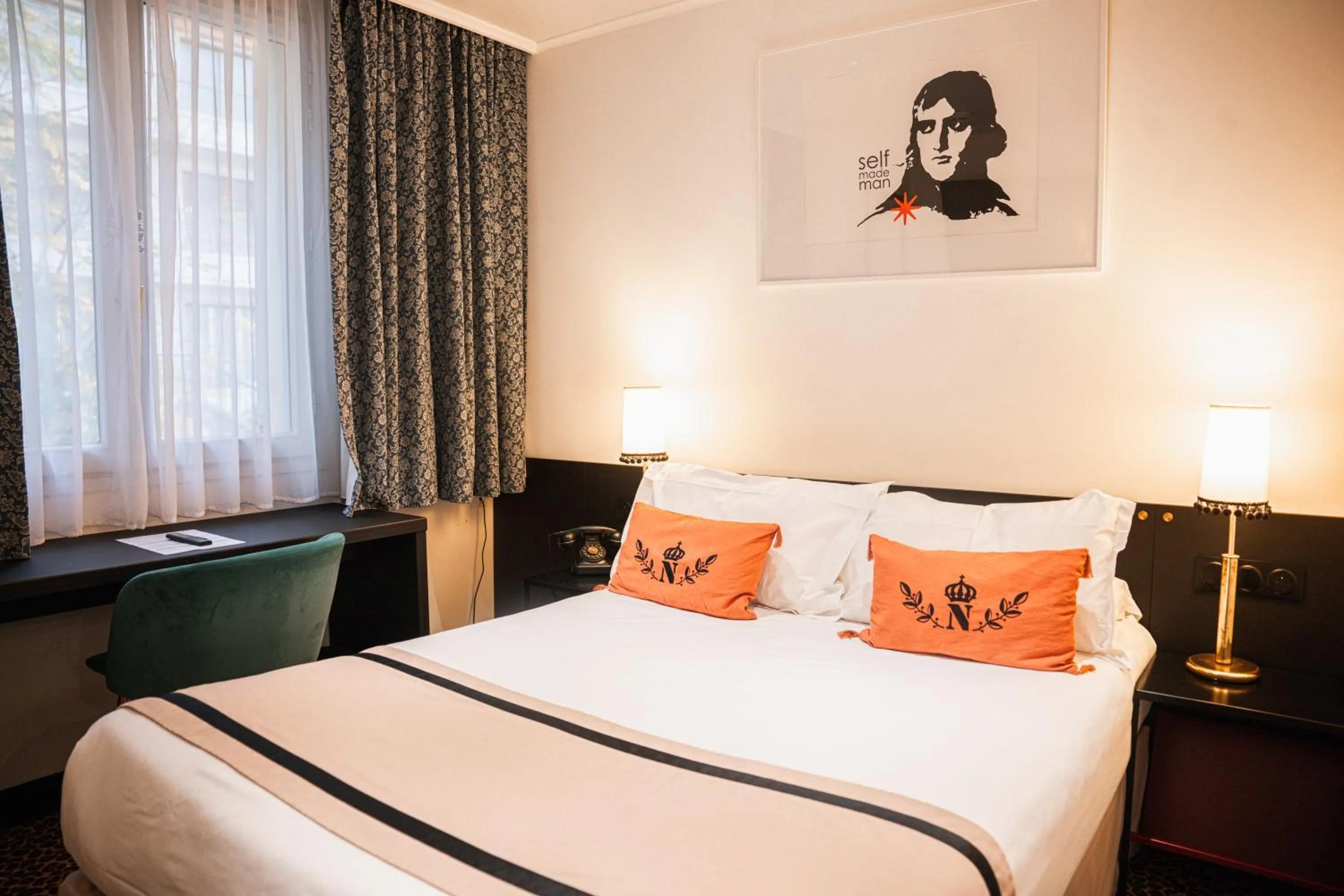 Property building, Bed in Napoleon