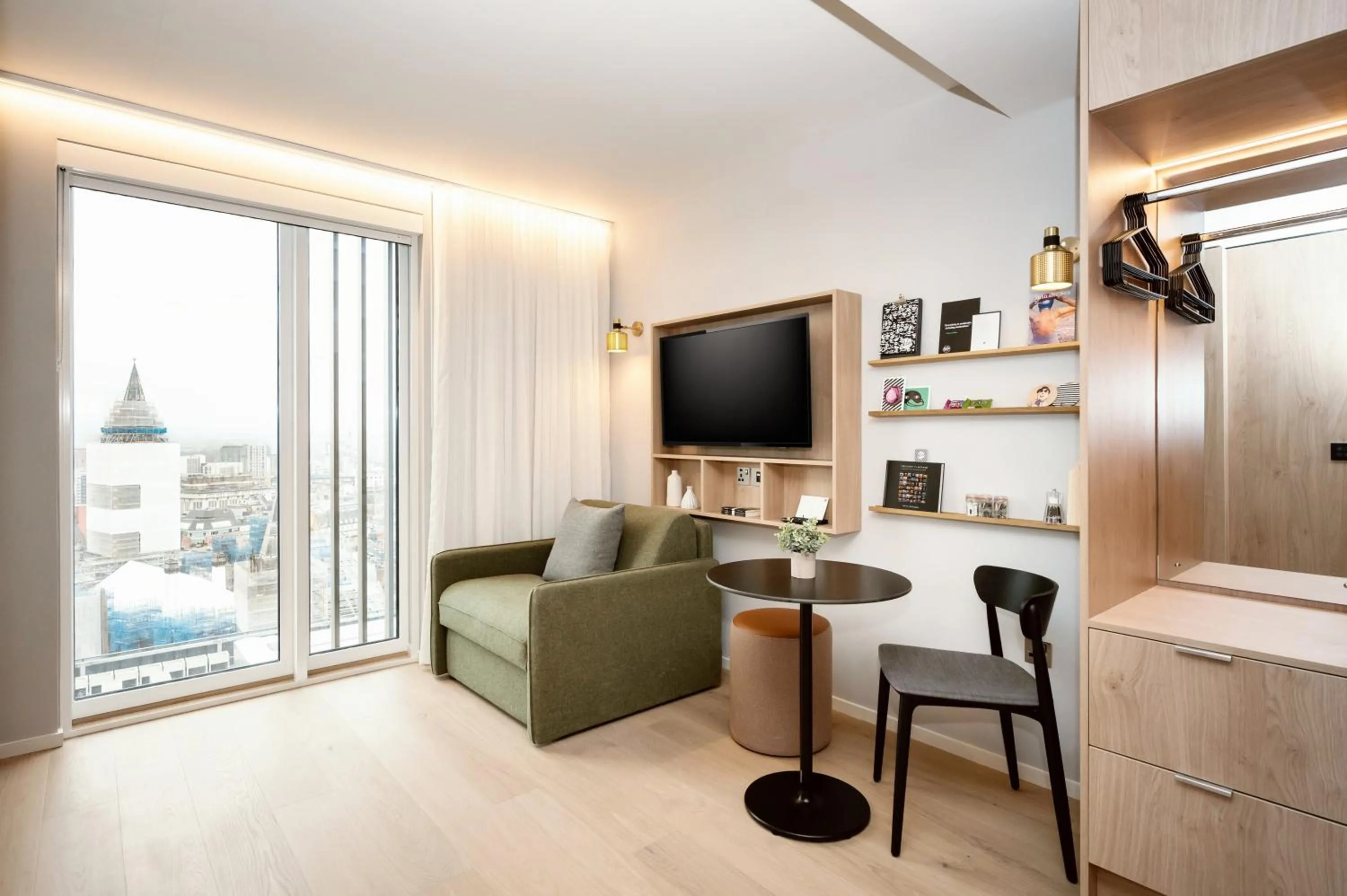 TV and multimedia in Wilde Aparthotels Manchester City Centre