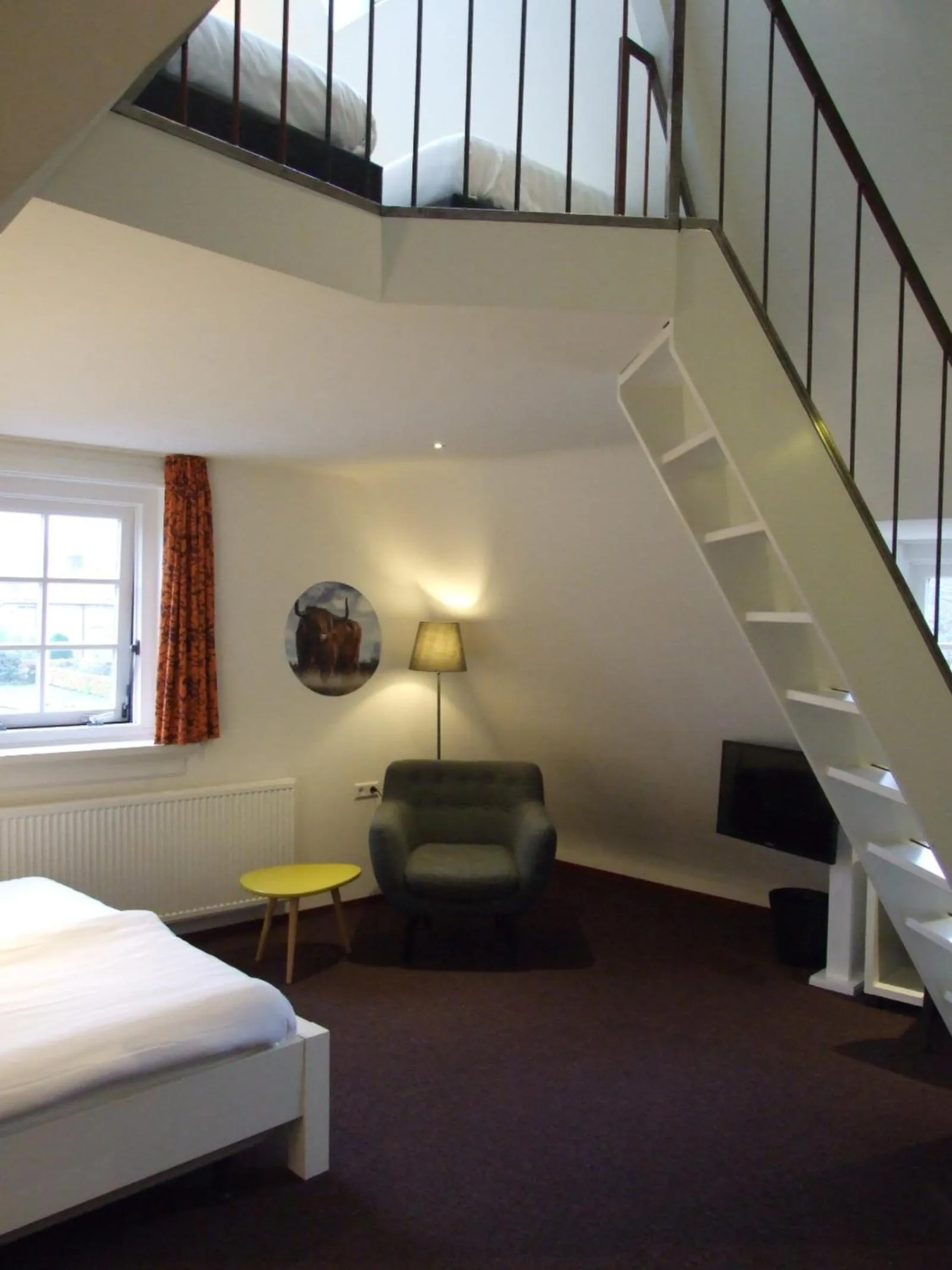 Bed in Meneer Pos