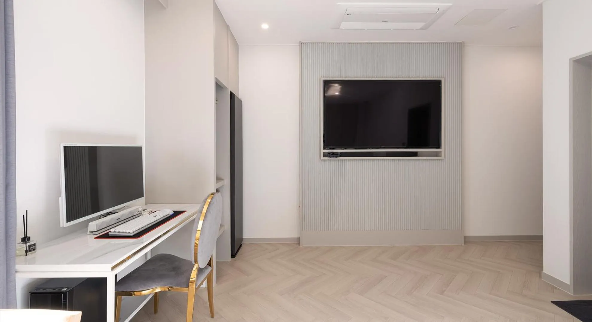 TV and multimedia in Denbasta forest Hotel