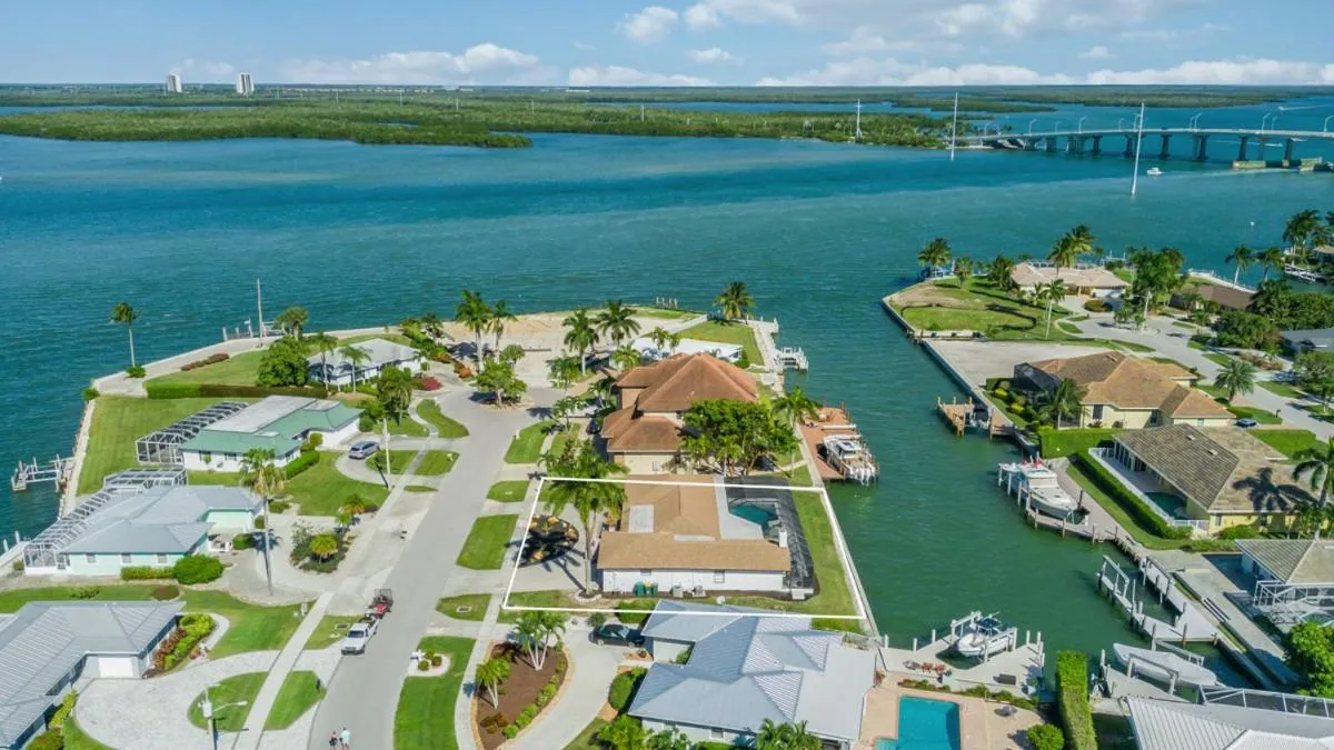 Bird's eye view in ELEVATED 955 - Spacious Family Riverfront home 4 Bedrooms