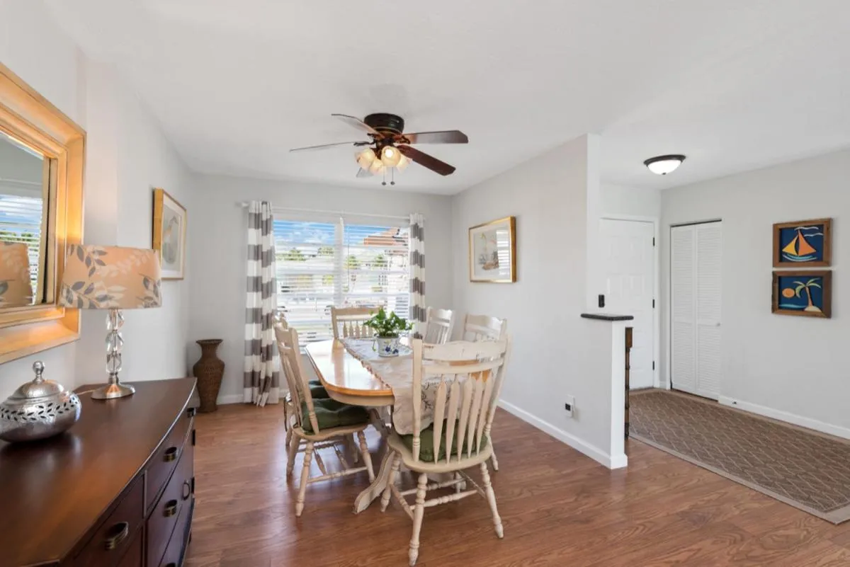 Dining area in ELEVATED 955 - Spacious Family Riverfront home 4 Bedrooms