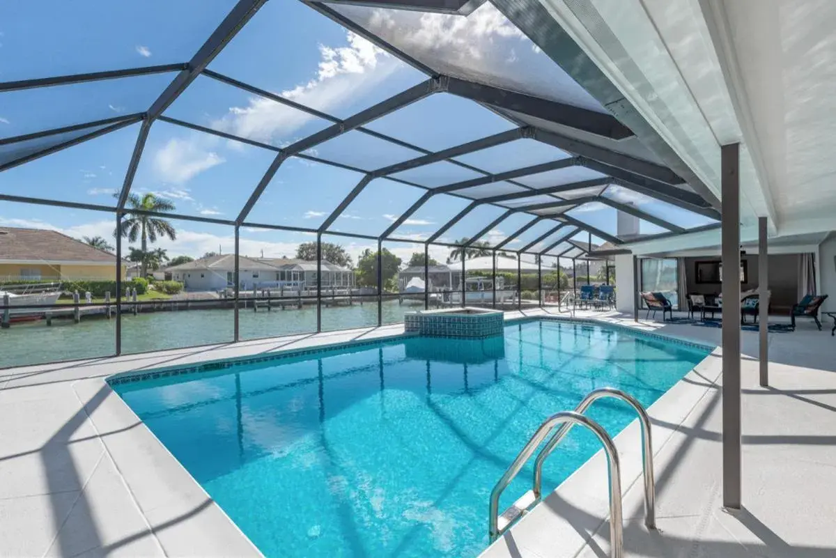 ELEVATED 955 - Spacious Family Riverfront home 4 Bedrooms ELEVATED 955 - Spacious Family Riverfront home 4 Bedrooms