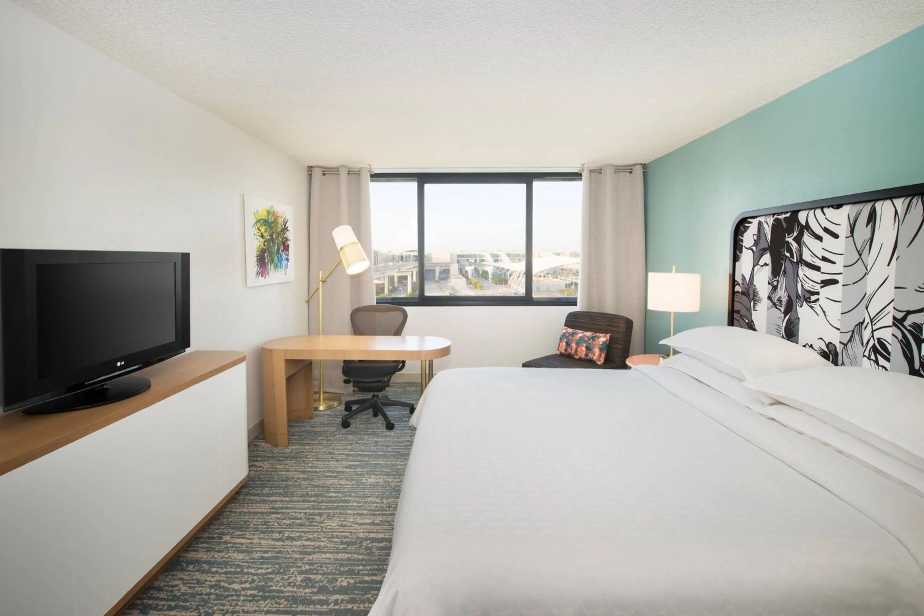 Photo of the whole room, Bed in Sheraton Miami Airport Hotel and Executive Meeting Center