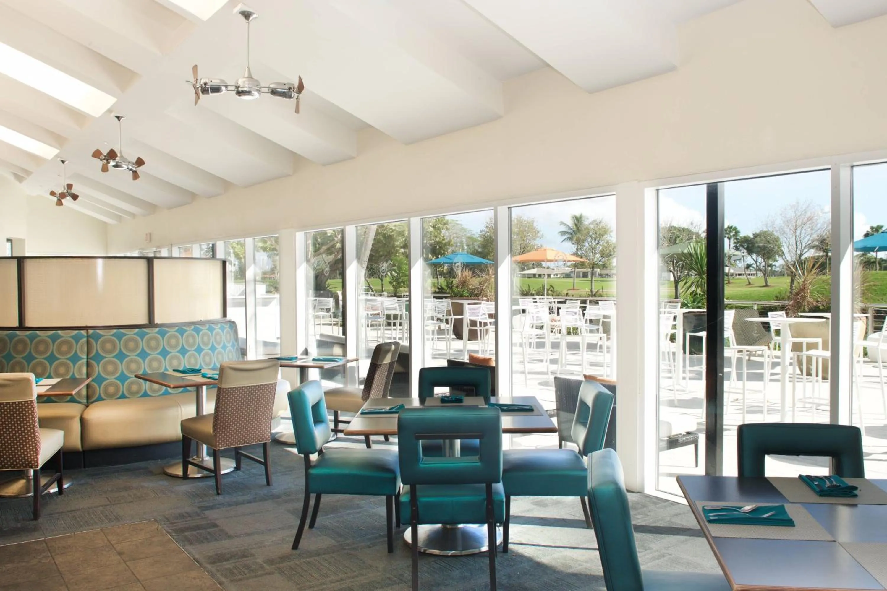 Restaurant/places to eat in Sheraton Miami Airport Hotel and Executive Meeting Center