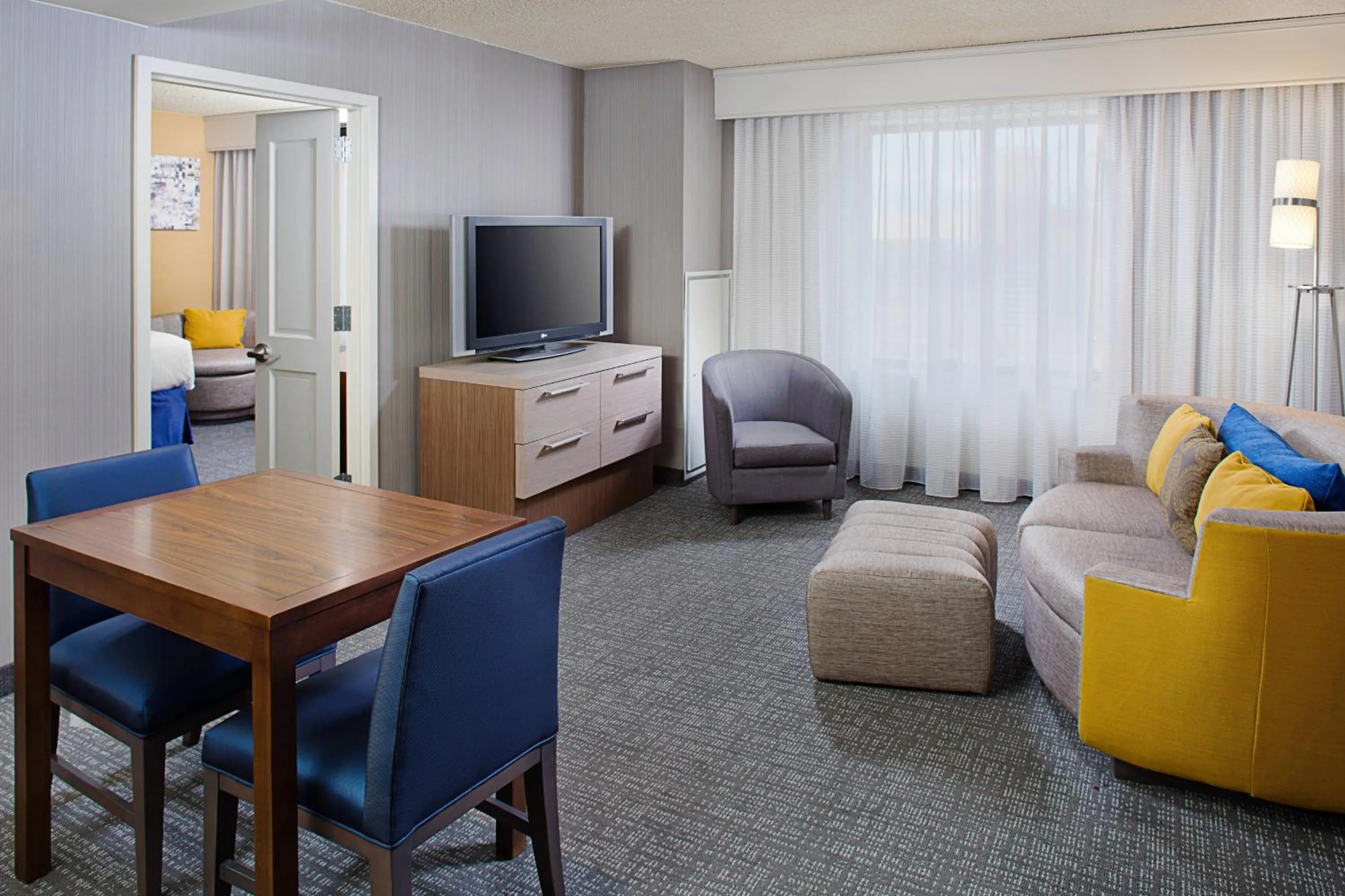 Living room in Courtyard by Marriott Atlantic City Beach Block