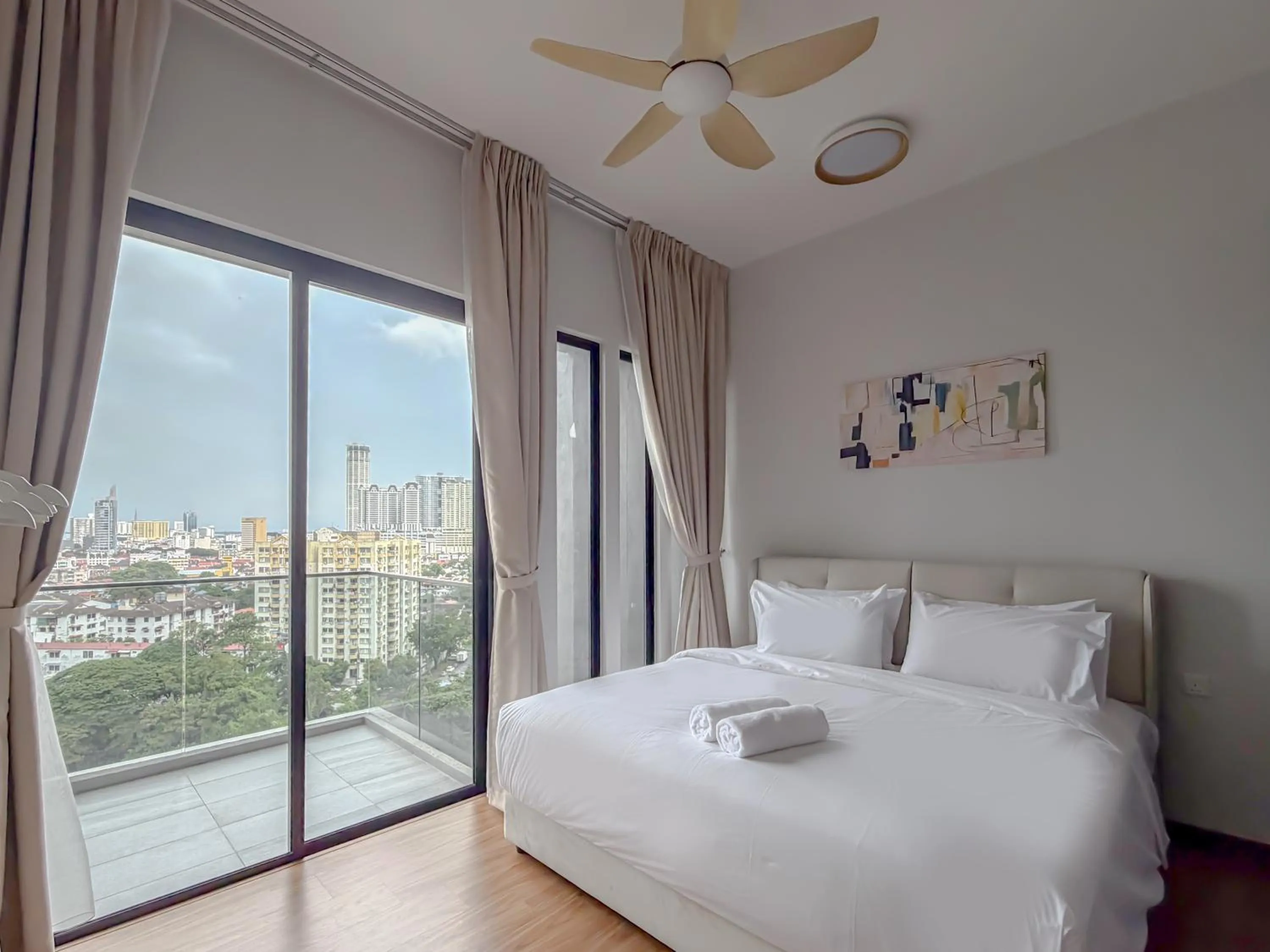 Bed in Beacon Executive Suites by Simply Penang