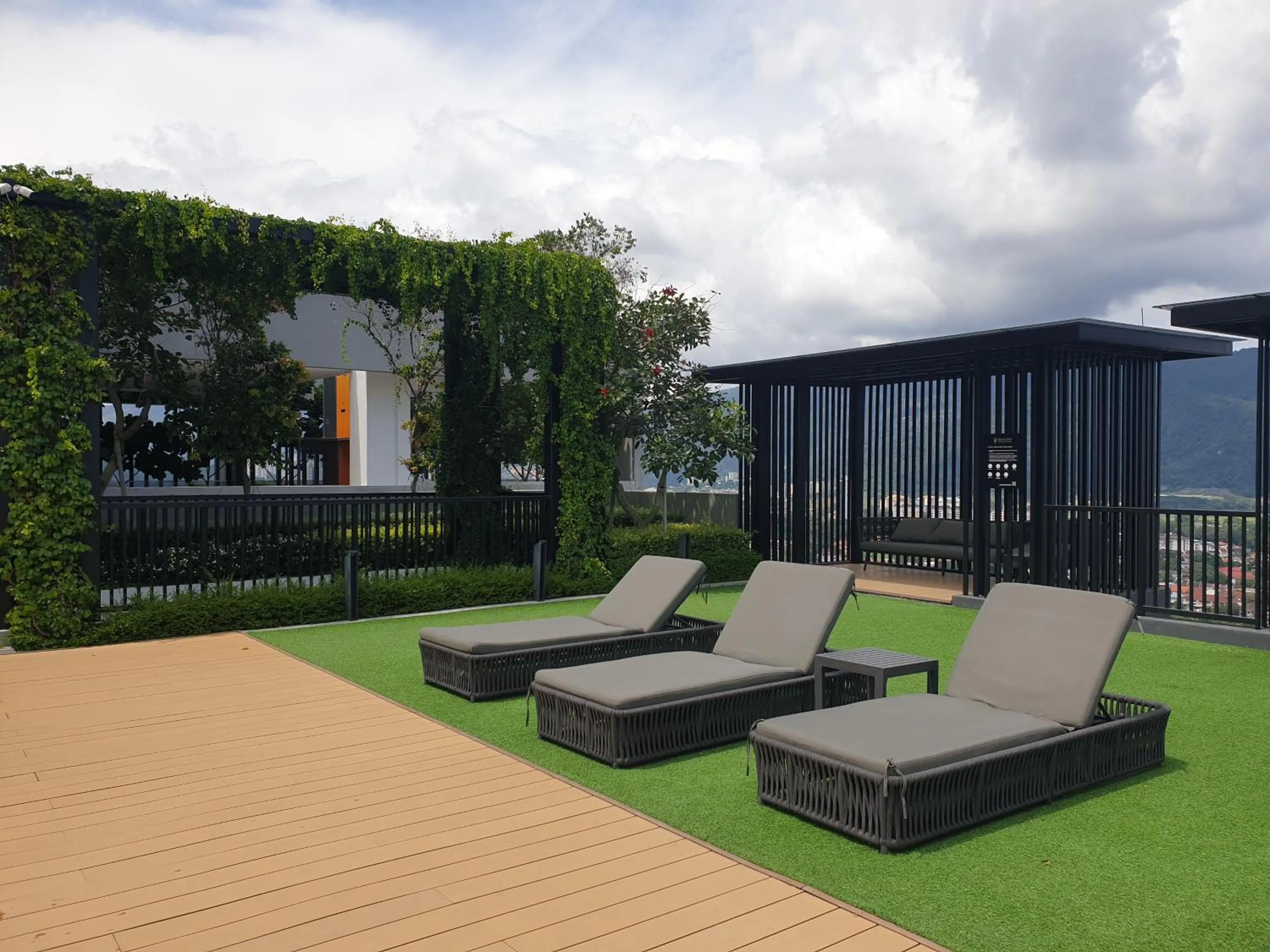 Seating area in Beacon Executive Suites