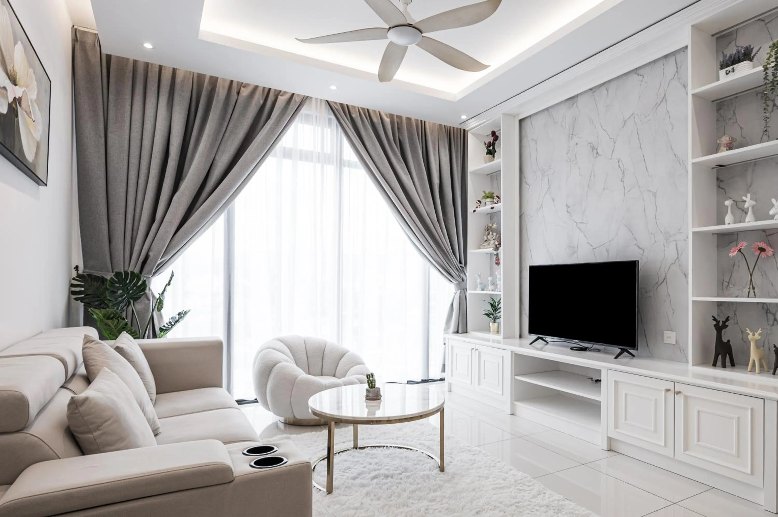 Living room in Beacon Executive Suites