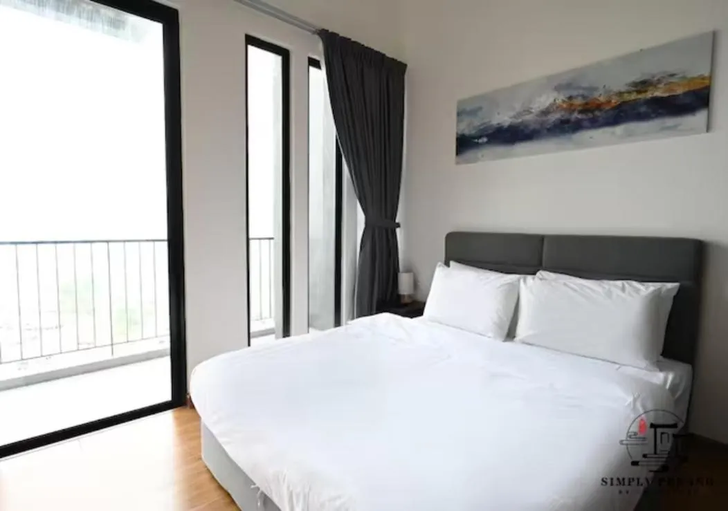 Bedroom, Bed in Beacon Executive Suites