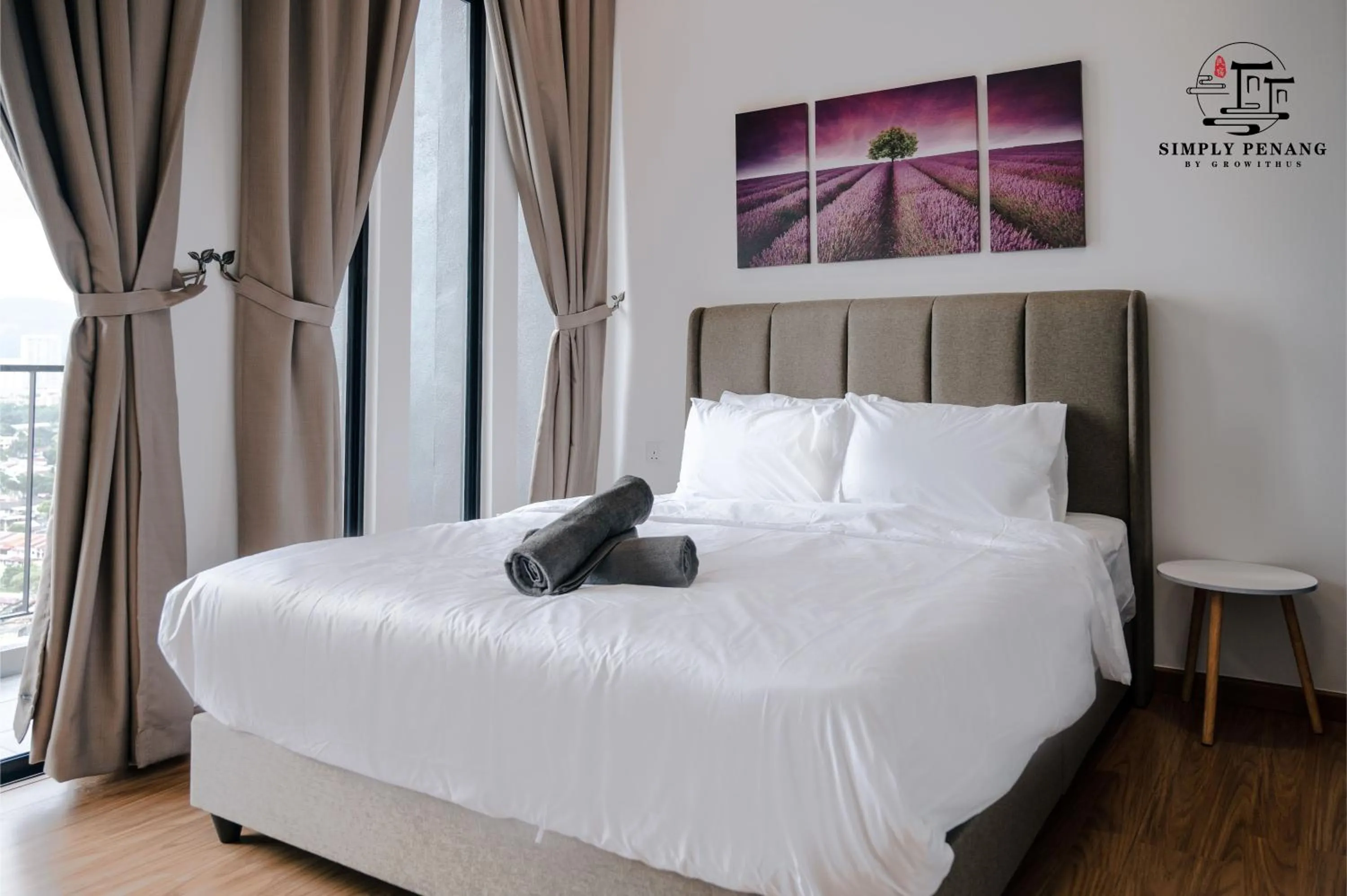 Bedroom, Bed in Beacon Executive Suites