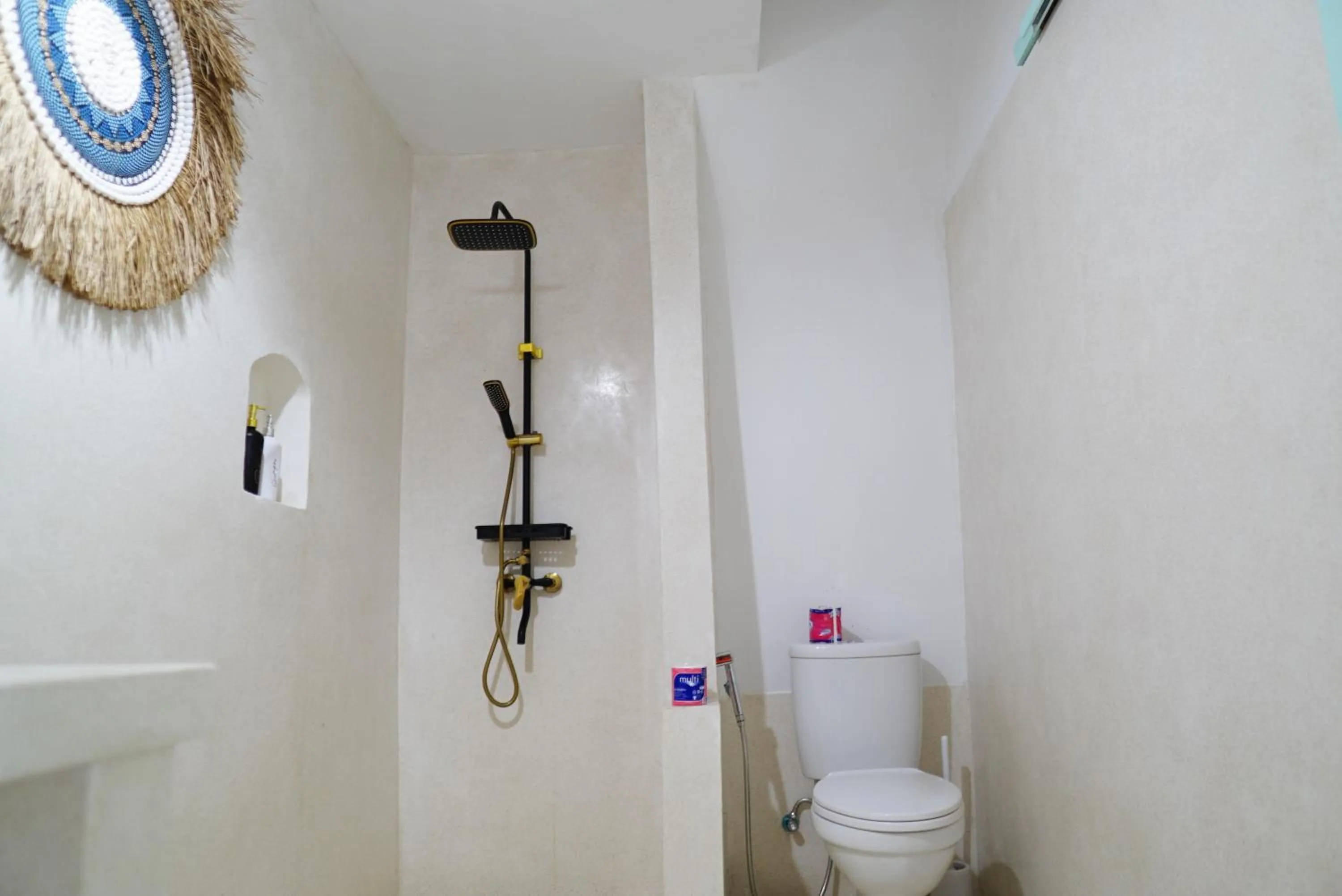 Shower in PLAYA BONITA HOTEL & BEACH CLUB Gili Air