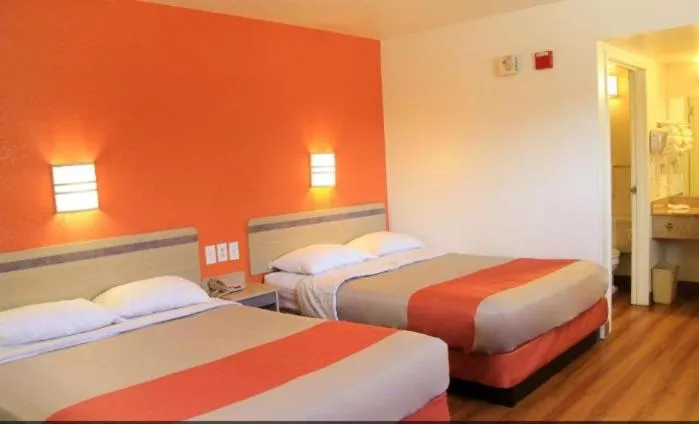 Bed in Motel 6-Enfield, CT - Hartford