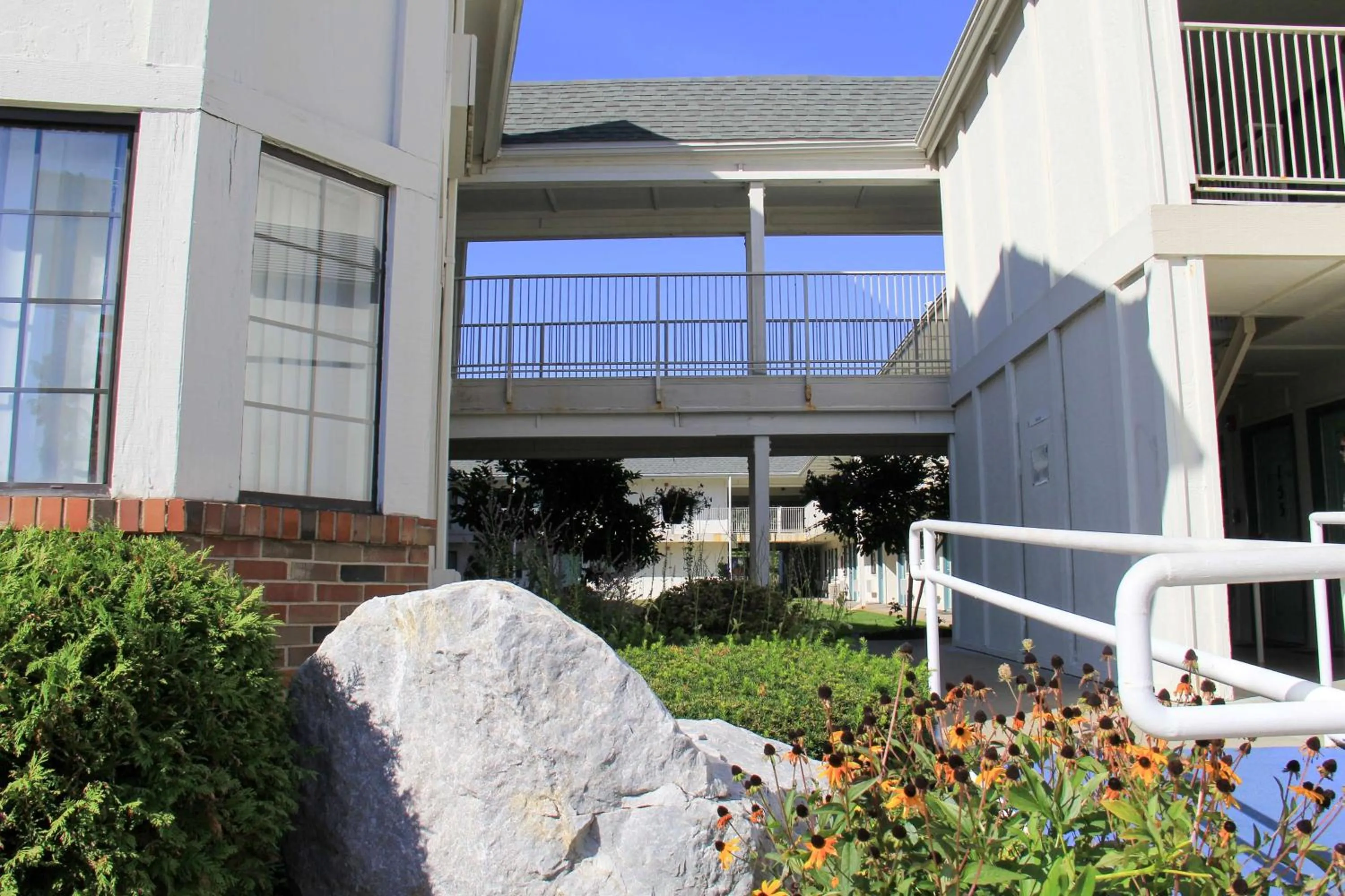 Property building in Motel 6-Enfield, CT - Hartford