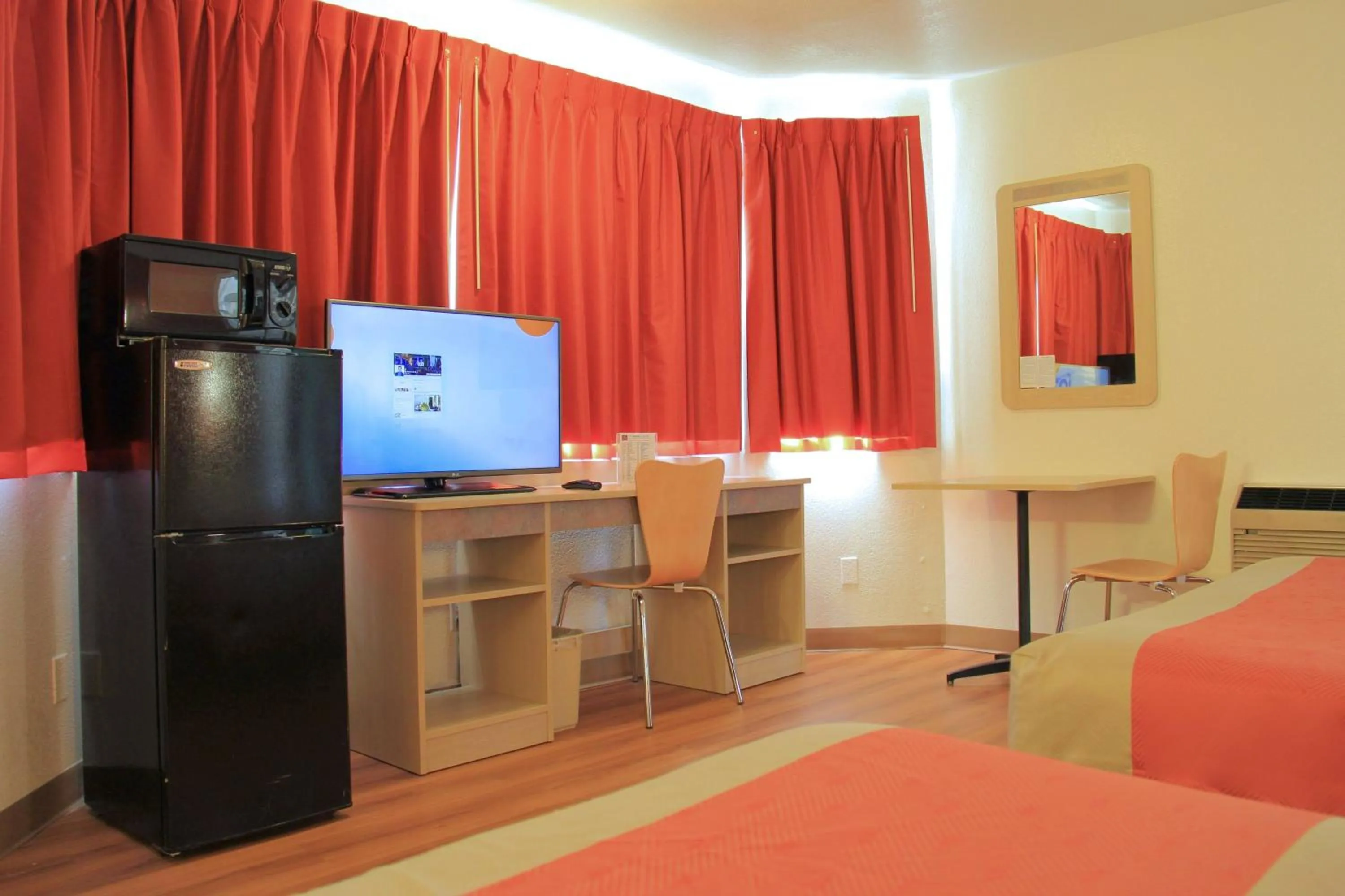 Suite - Non-Smoking in Motel 6-Enfield, CT - Hartford