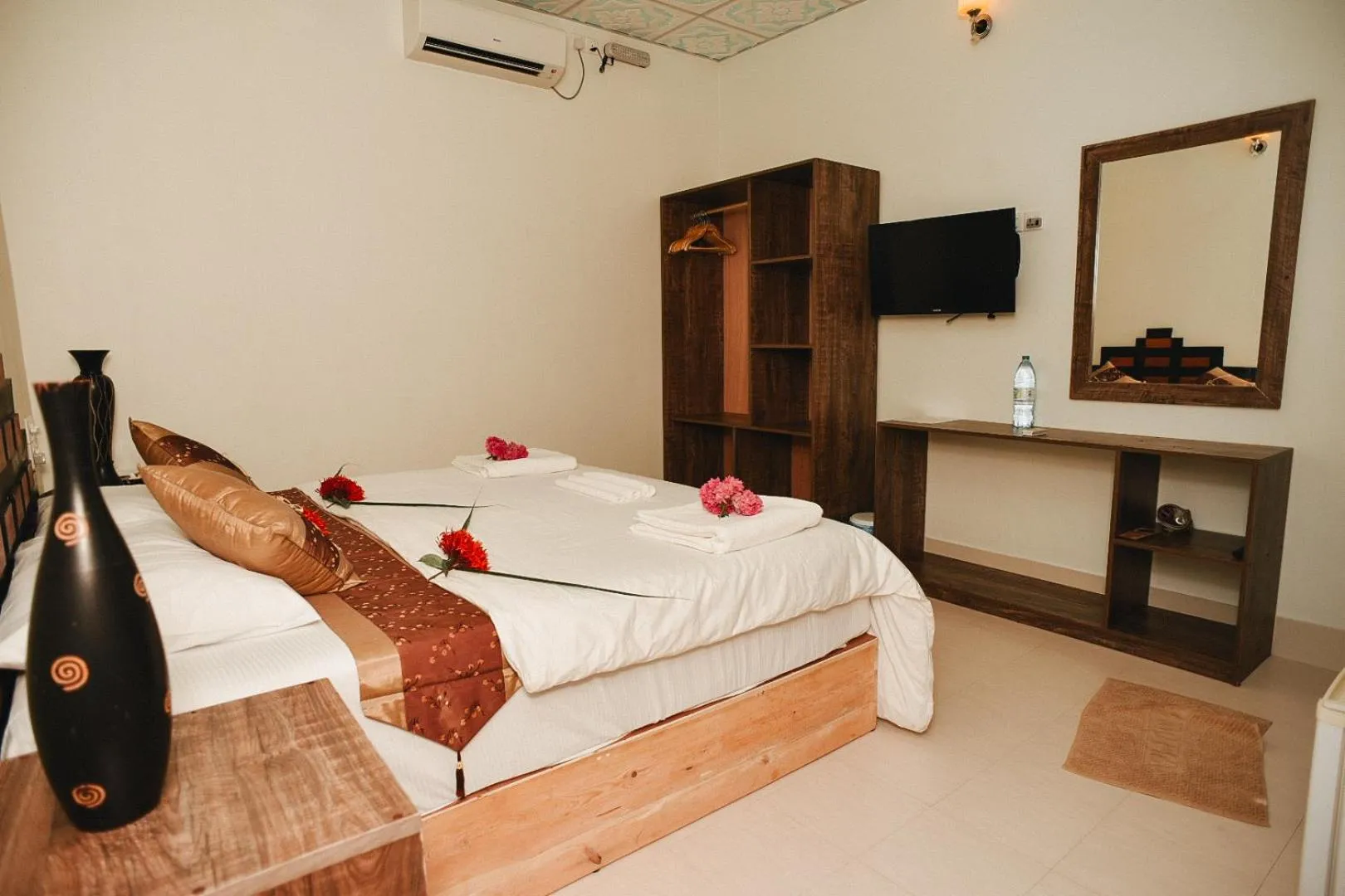 Photo of the whole room, Bed in Summer Vibes Beach Front