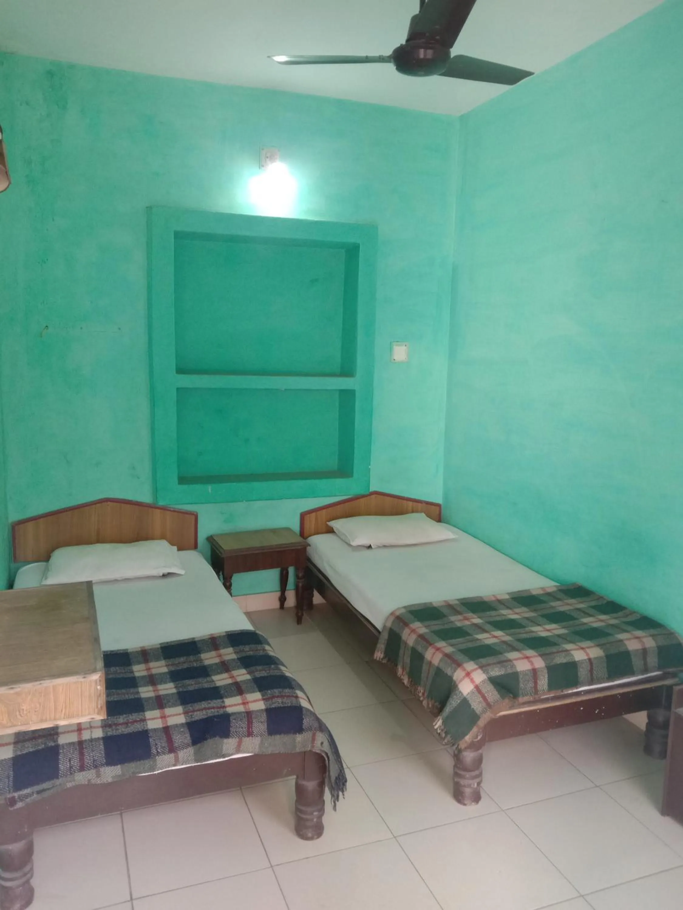 HOTEL YOGI LODGE