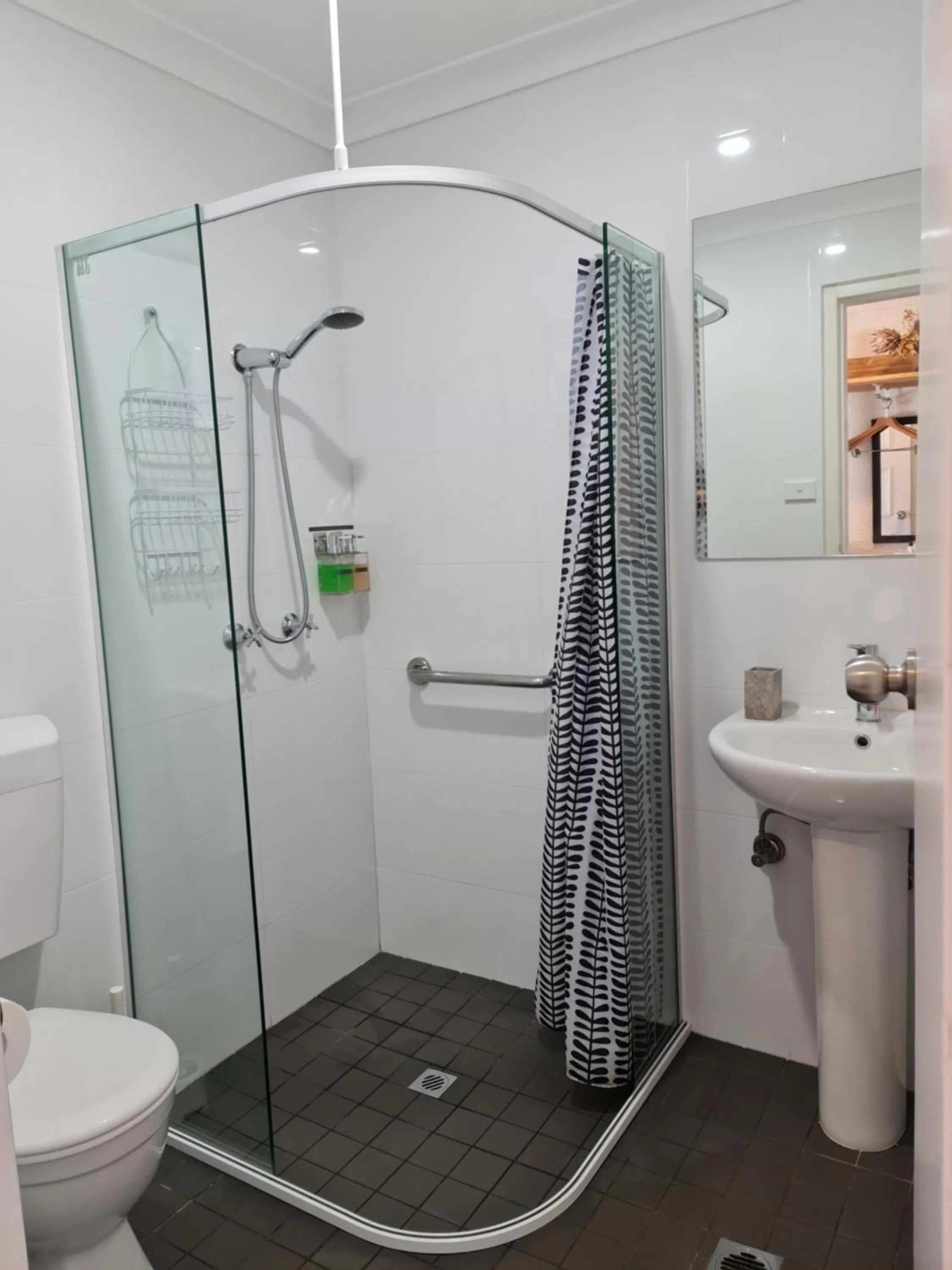 Shower in Vacy Hunter Valley Lodge