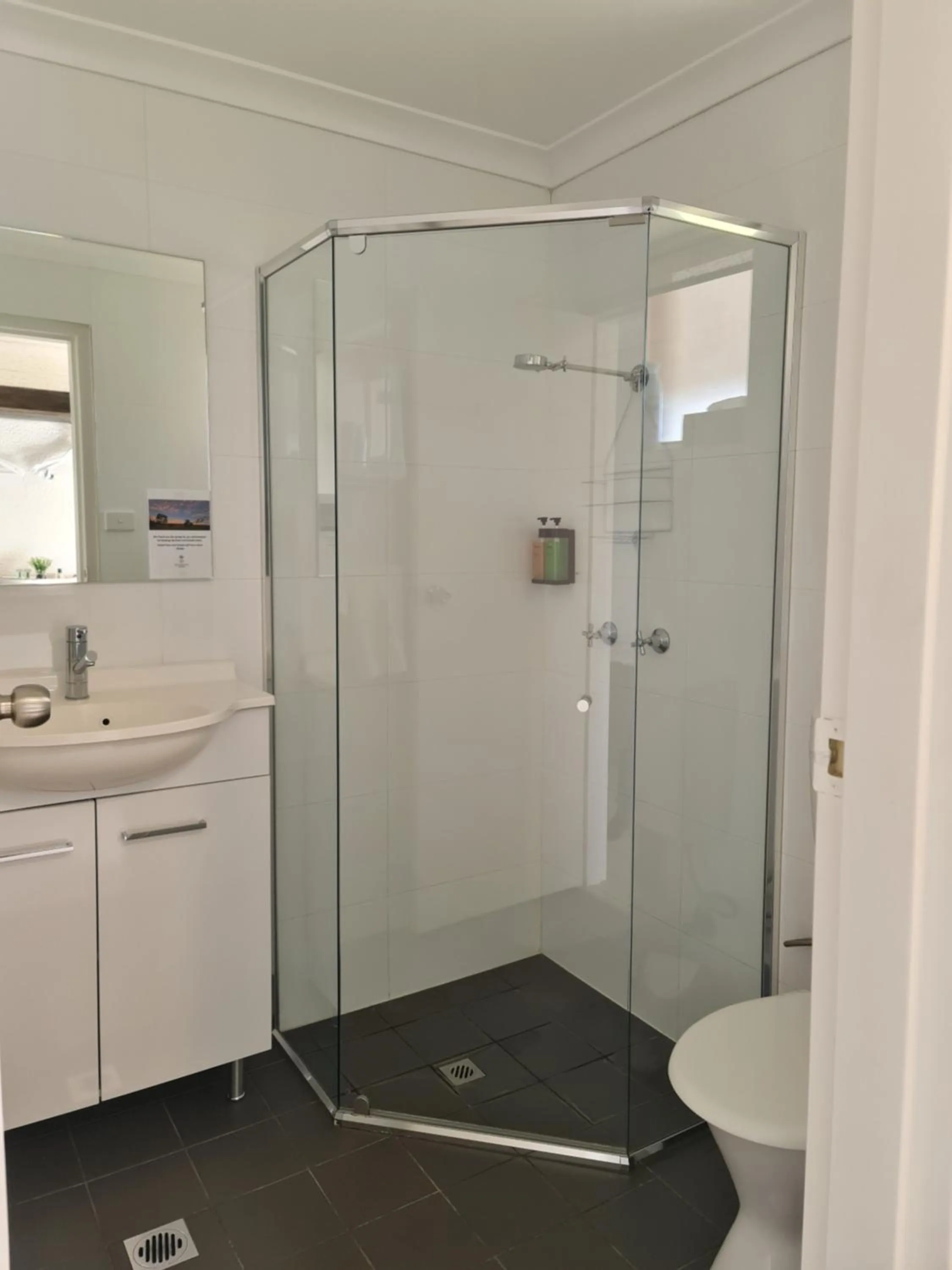 Shower in Vacy Hunter Valley Lodge