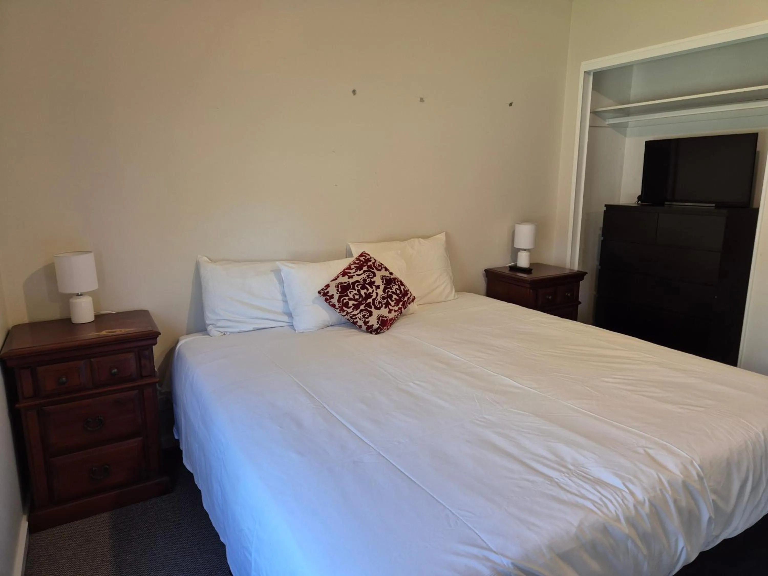 Kitchen or kitchenette, Bed in Vacy Hunter Valley Lodge