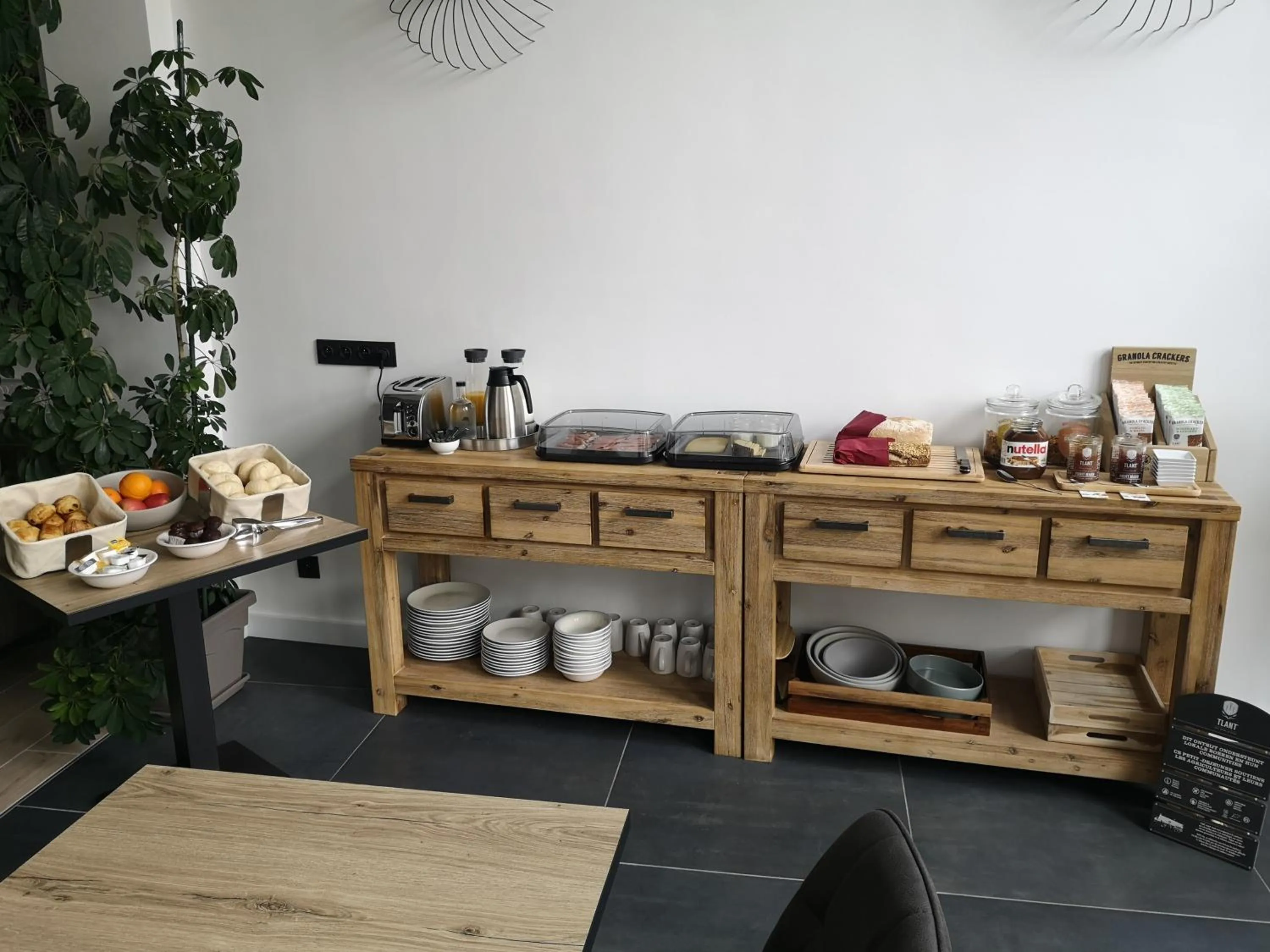 Buffet breakfast in L'ARTiste