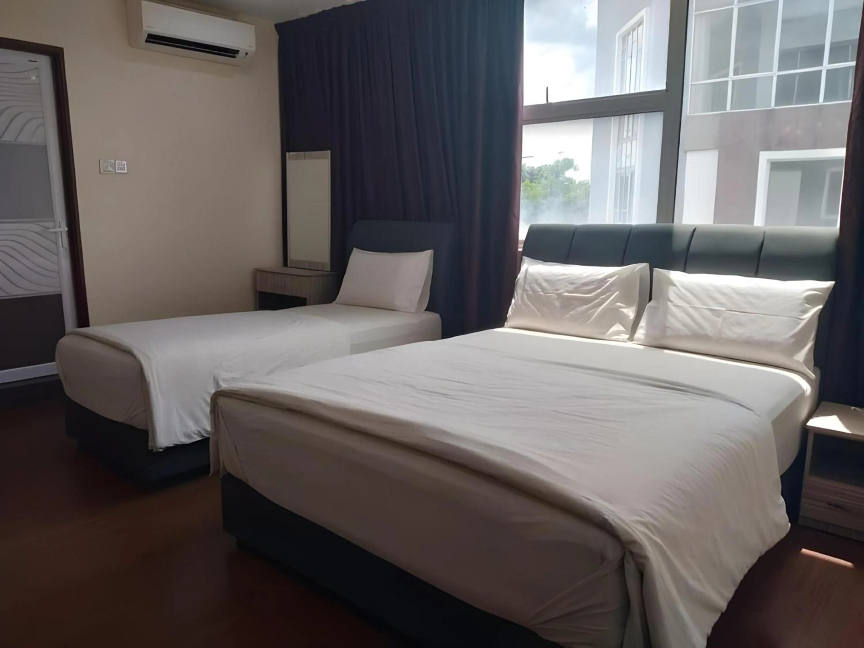 Photo of the whole room, Bed in Hotel O Jasin