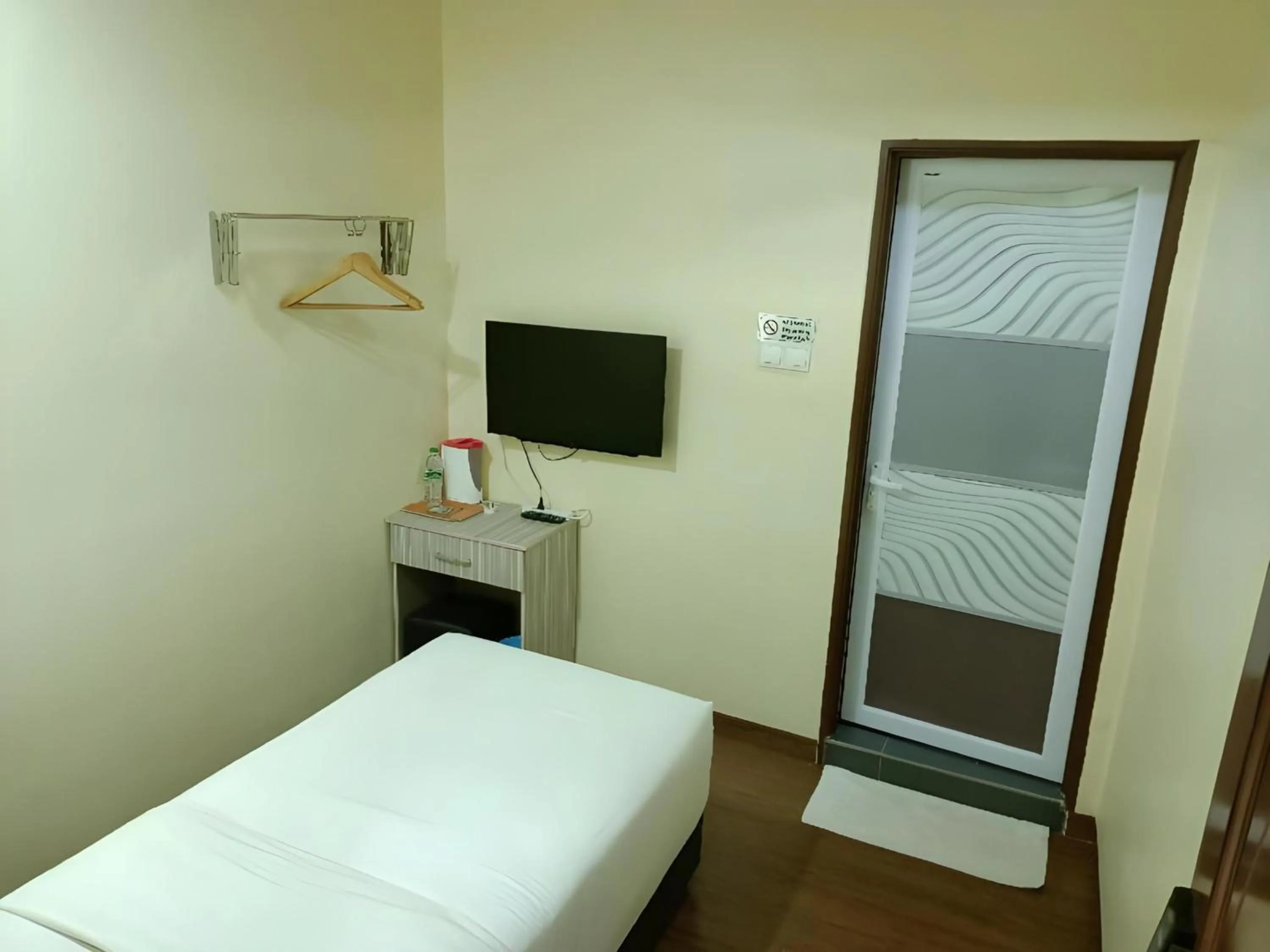 Photo of the whole room, Bed in Hotel O Jasin