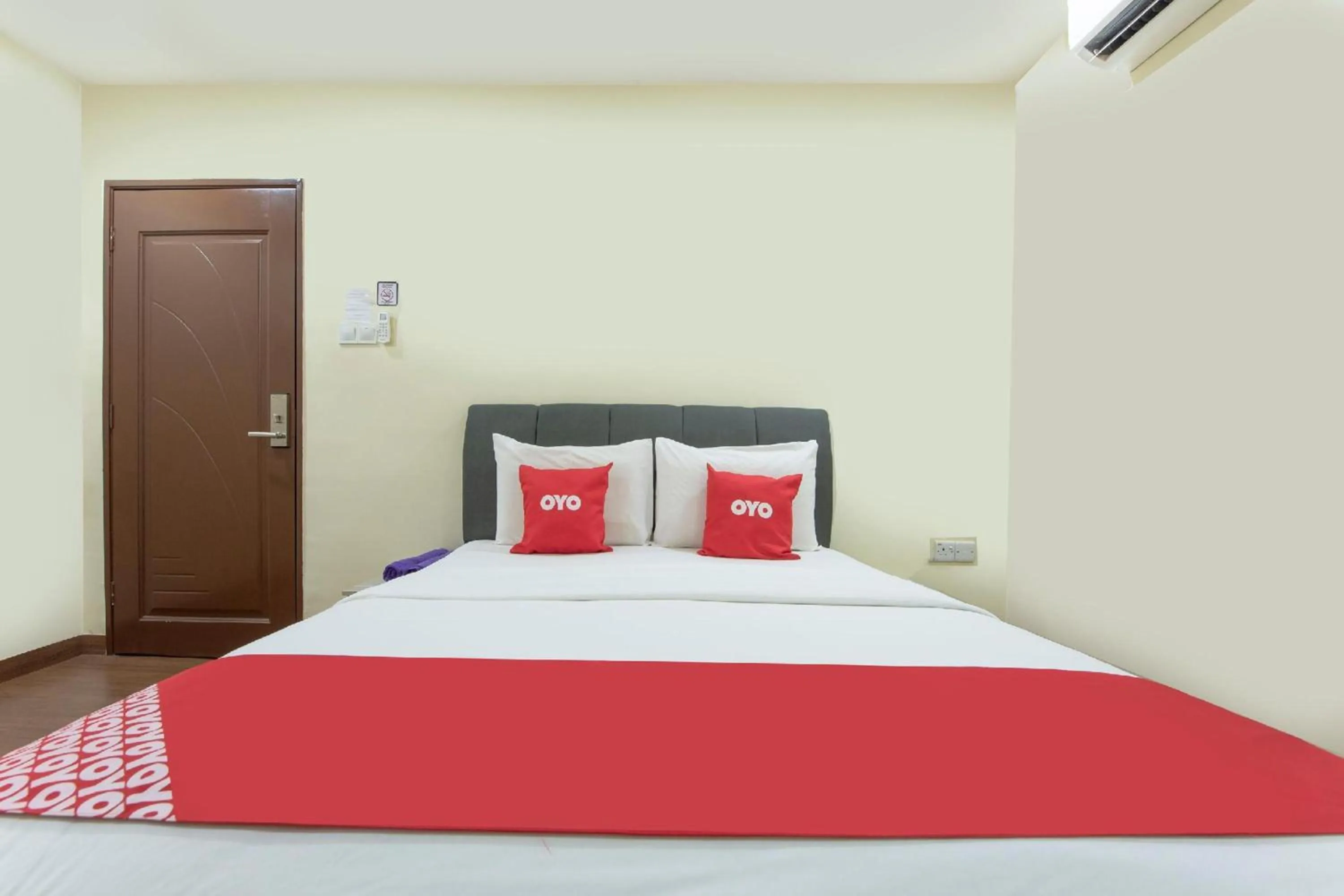 Photo of the whole room, Bed in Hotel O Jasin