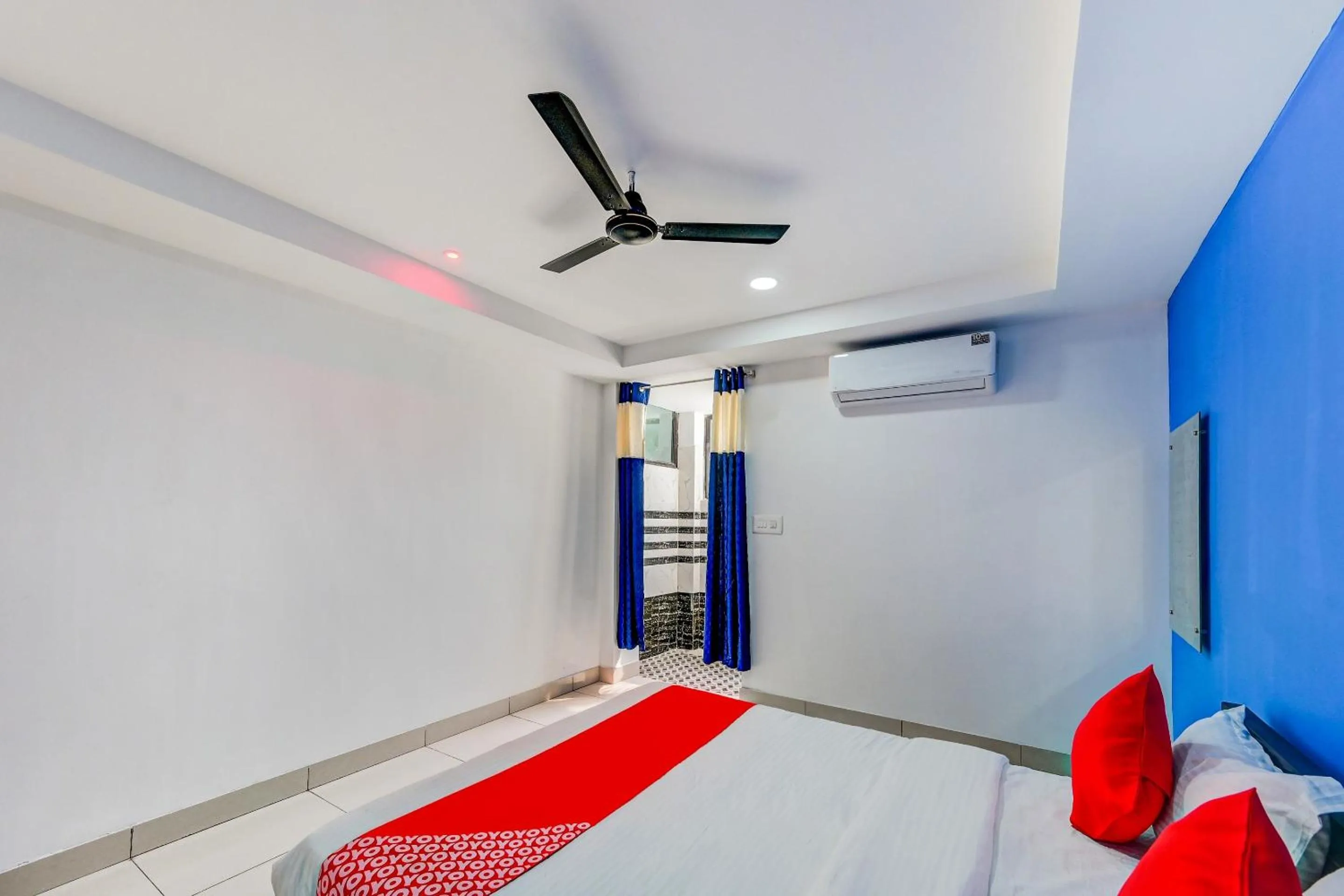 Facade/entrance, Bed in Hotel O Utrishree