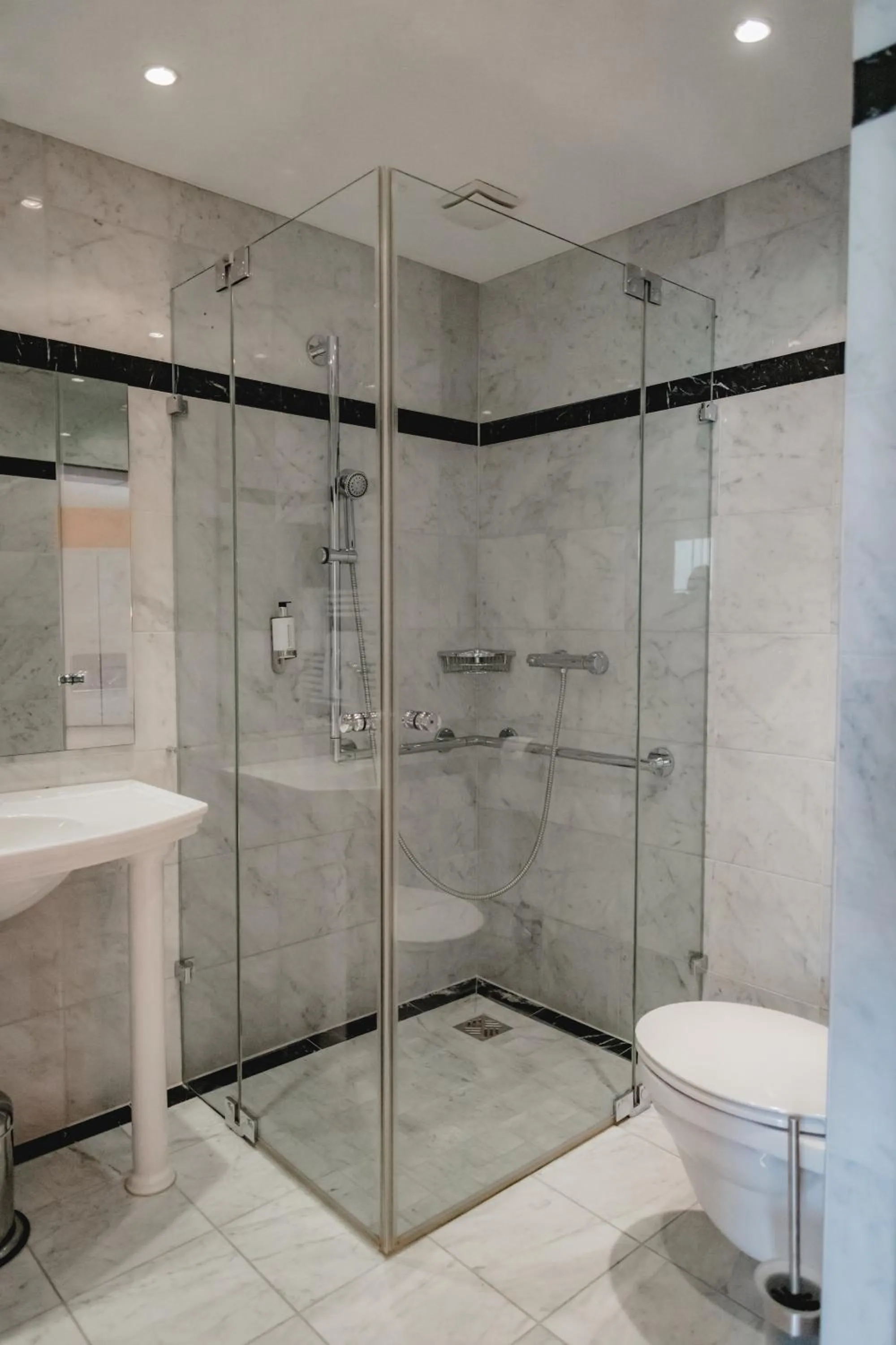 Shower in Hotel Stadtresidenz