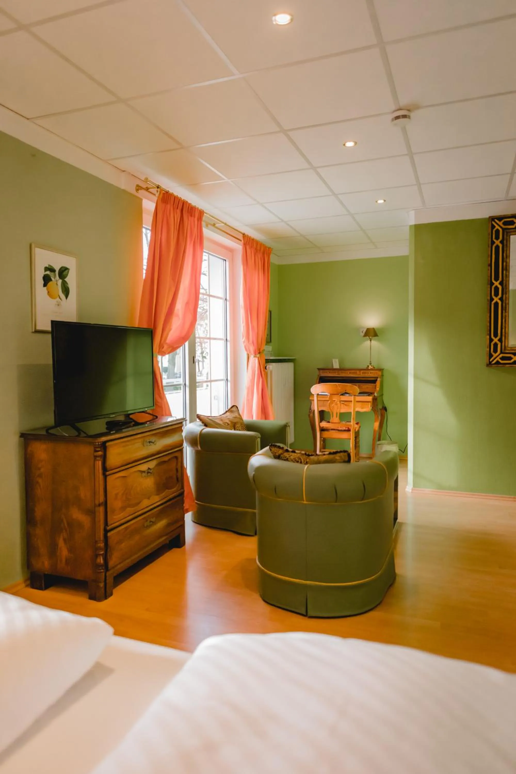 Living room, Bed in Hotel Stadtresidenz
