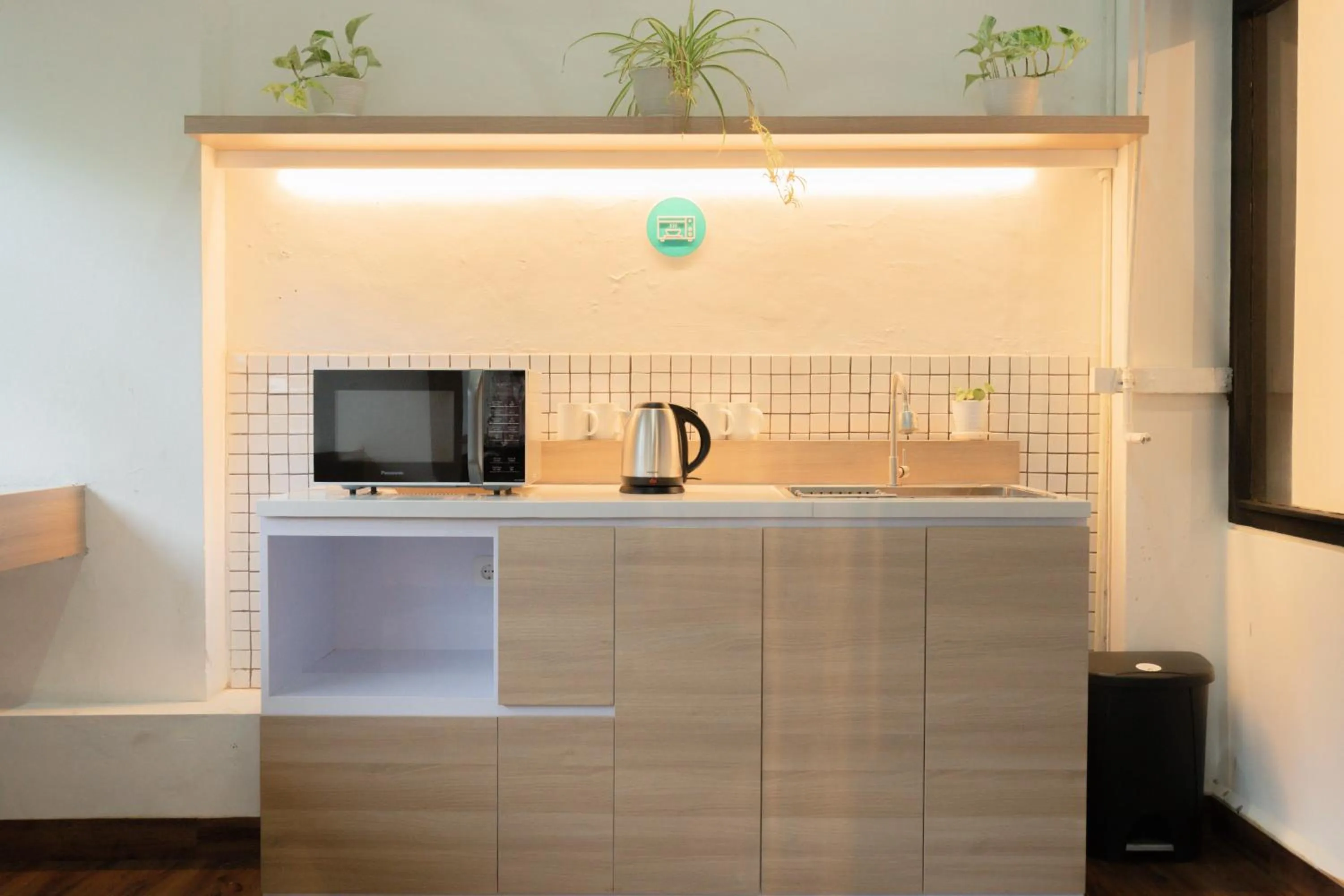 Communal kitchen in Bobopod Alun-Alun, Malang