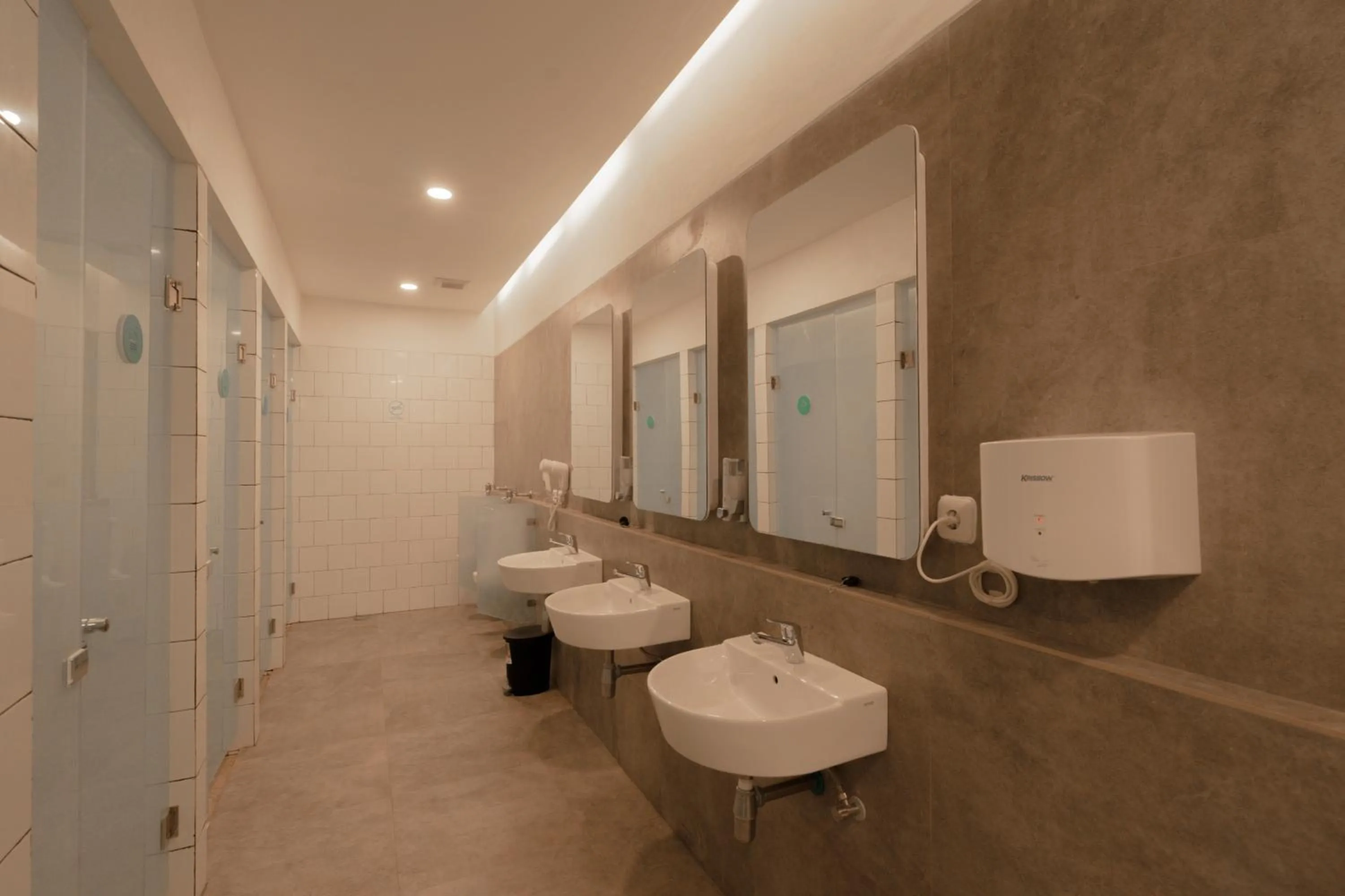 Bathroom in Bobopod Alun-Alun, Malang