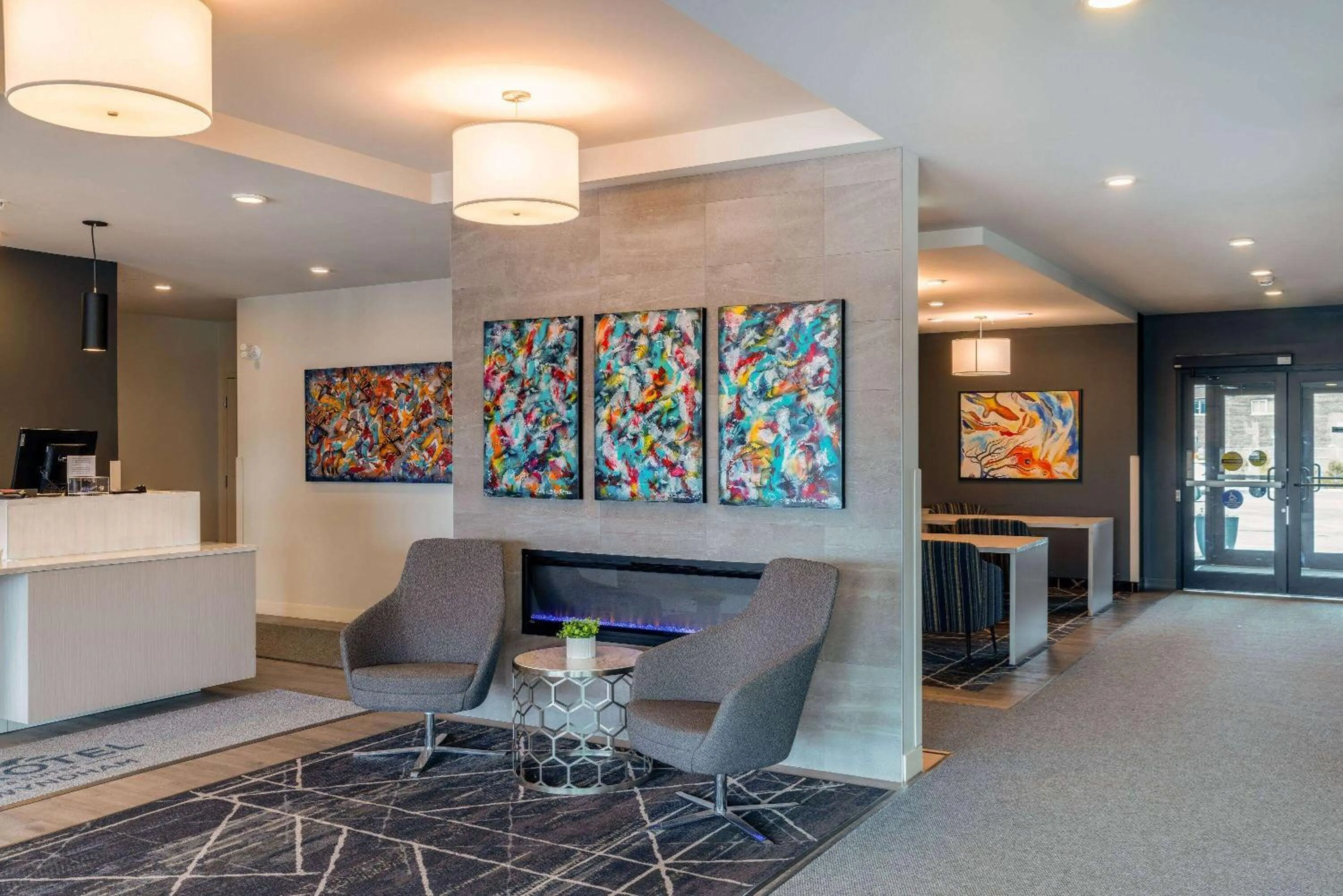 Lobby or reception in Microtel Inn & Suites Dorval QC