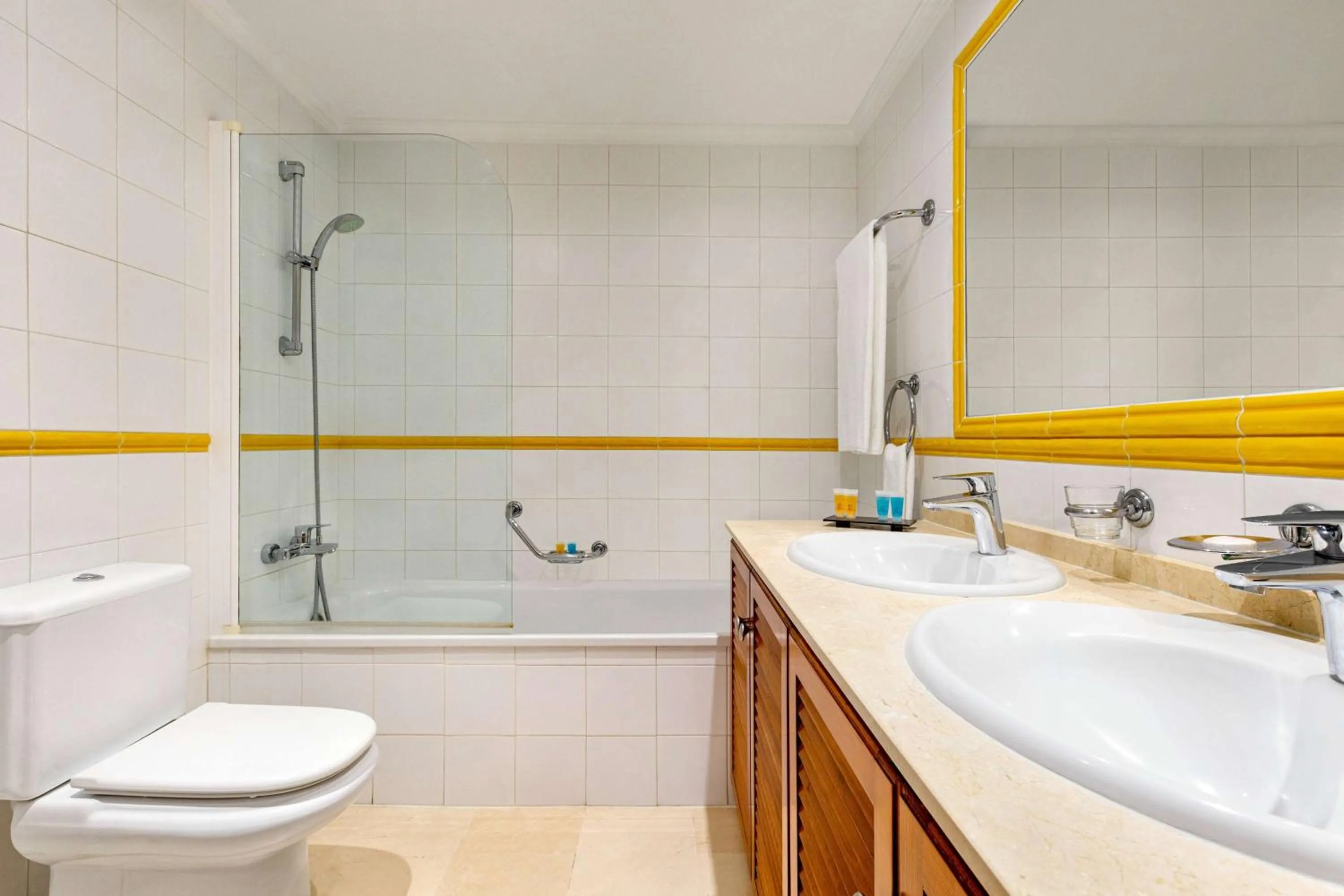 Photo of the whole room in Wyndham Grand Costa del Sol