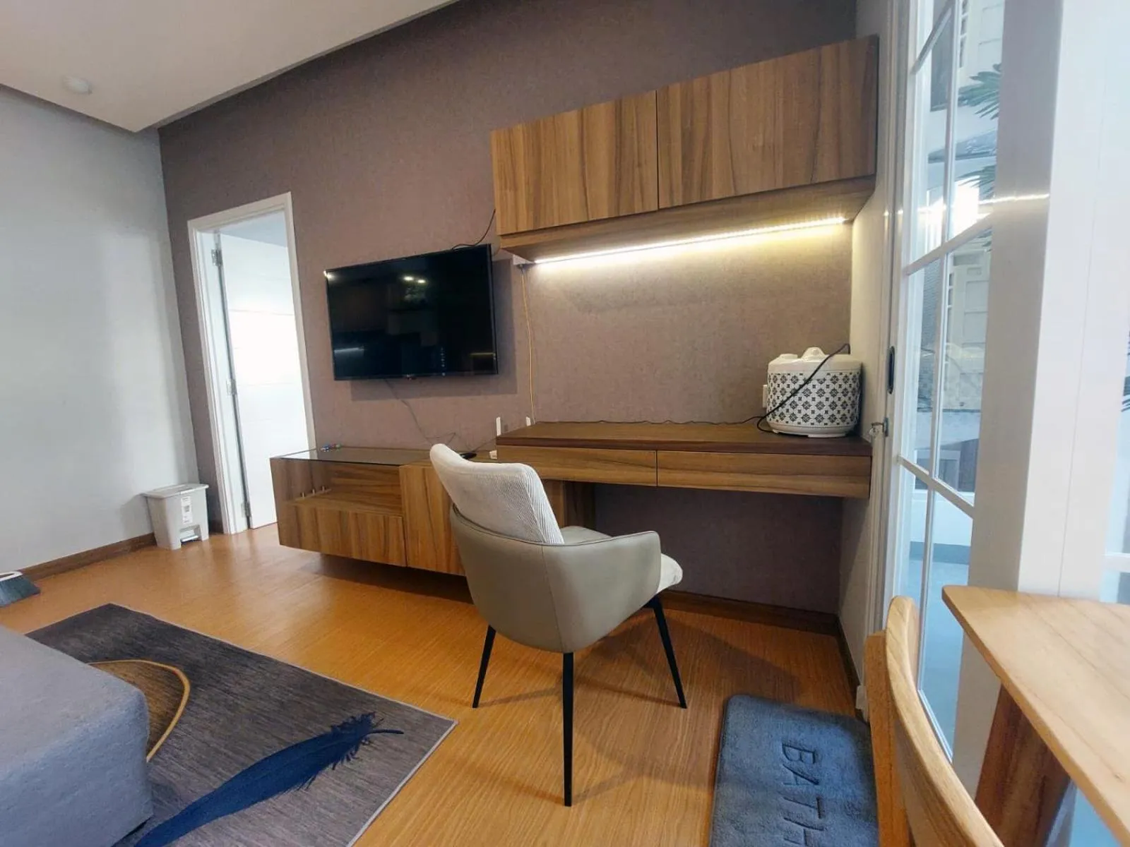 Communal lounge/ TV room in Emerald Apartel