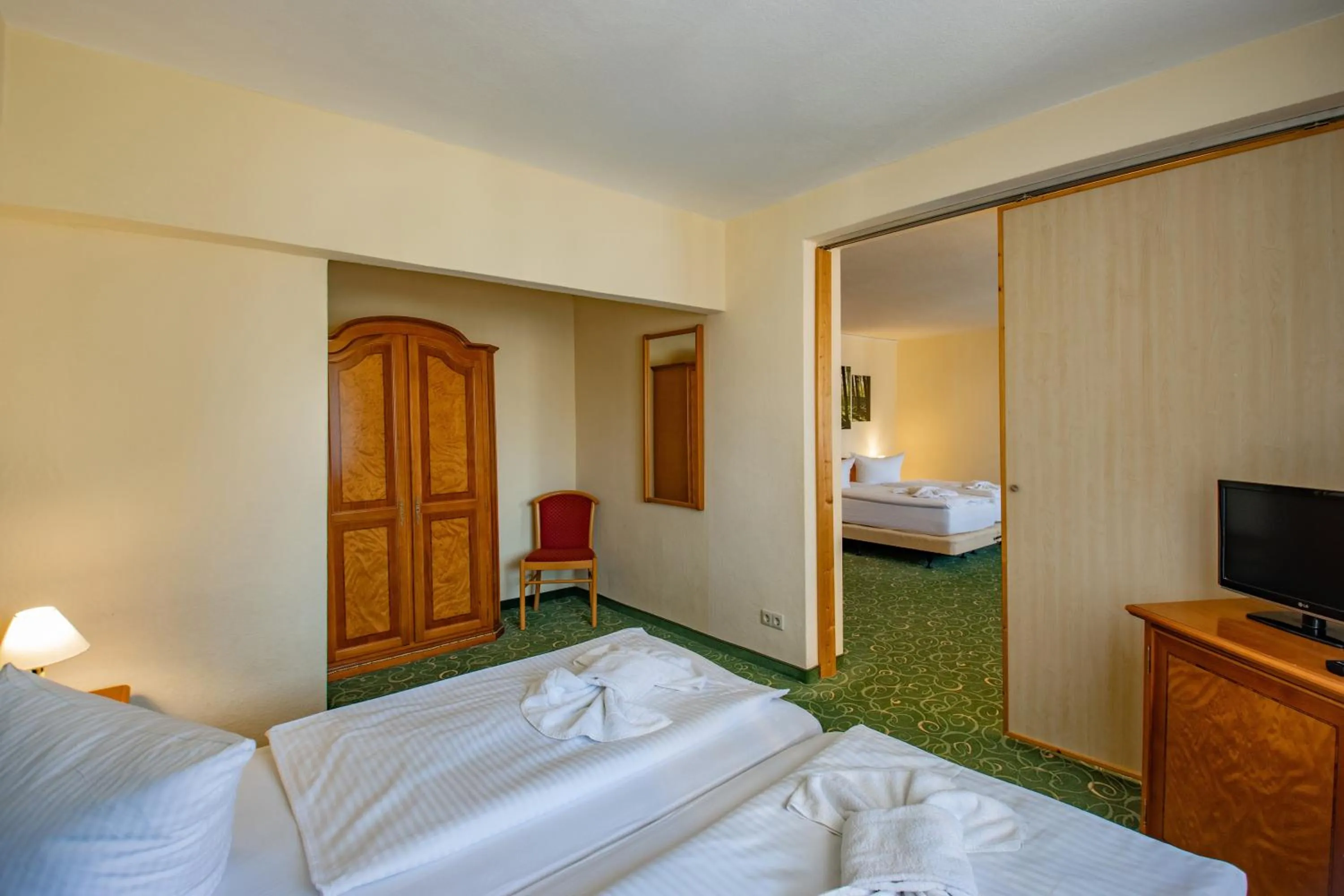 Photo of the whole room, Bed in Erzgebirgshotel Freiberger Höhe