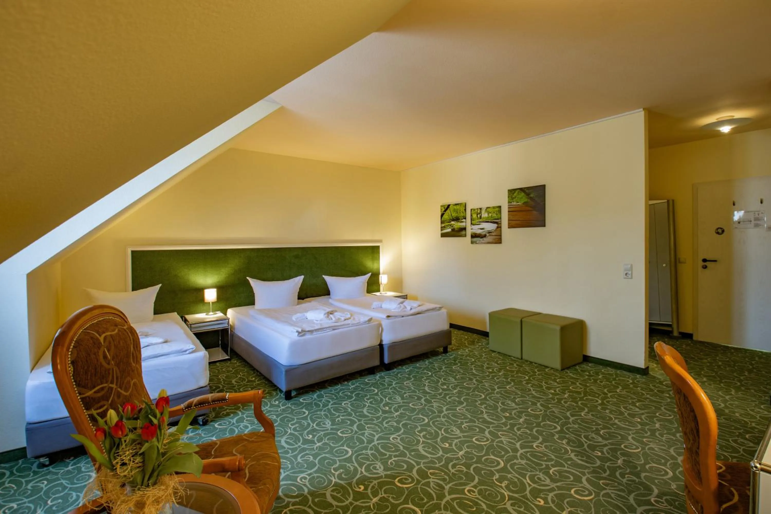 Photo of the whole room, Bed in Erzgebirgshotel Freiberger Höhe