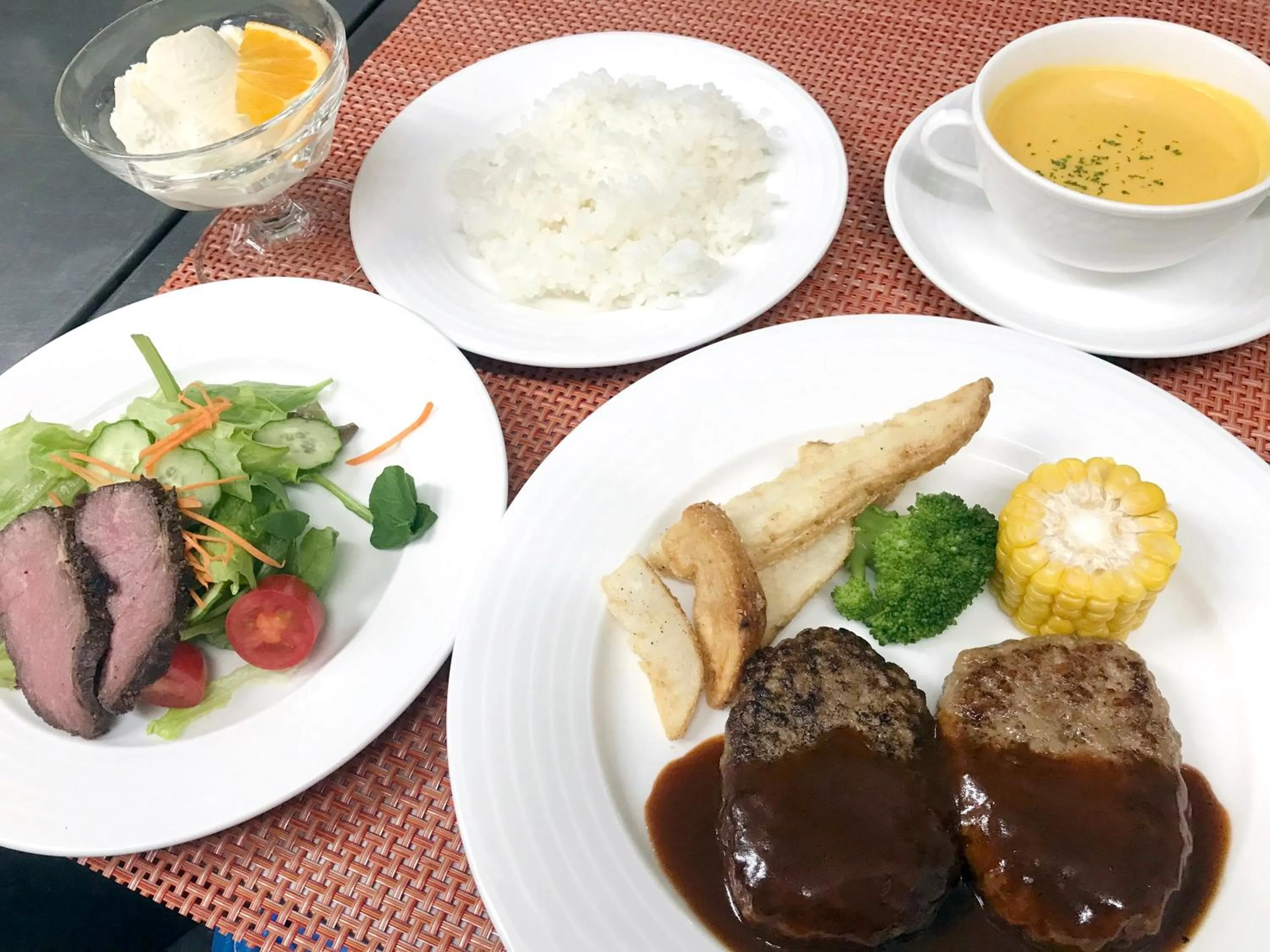 Food and drinks in Petit Hotel Kazekozou