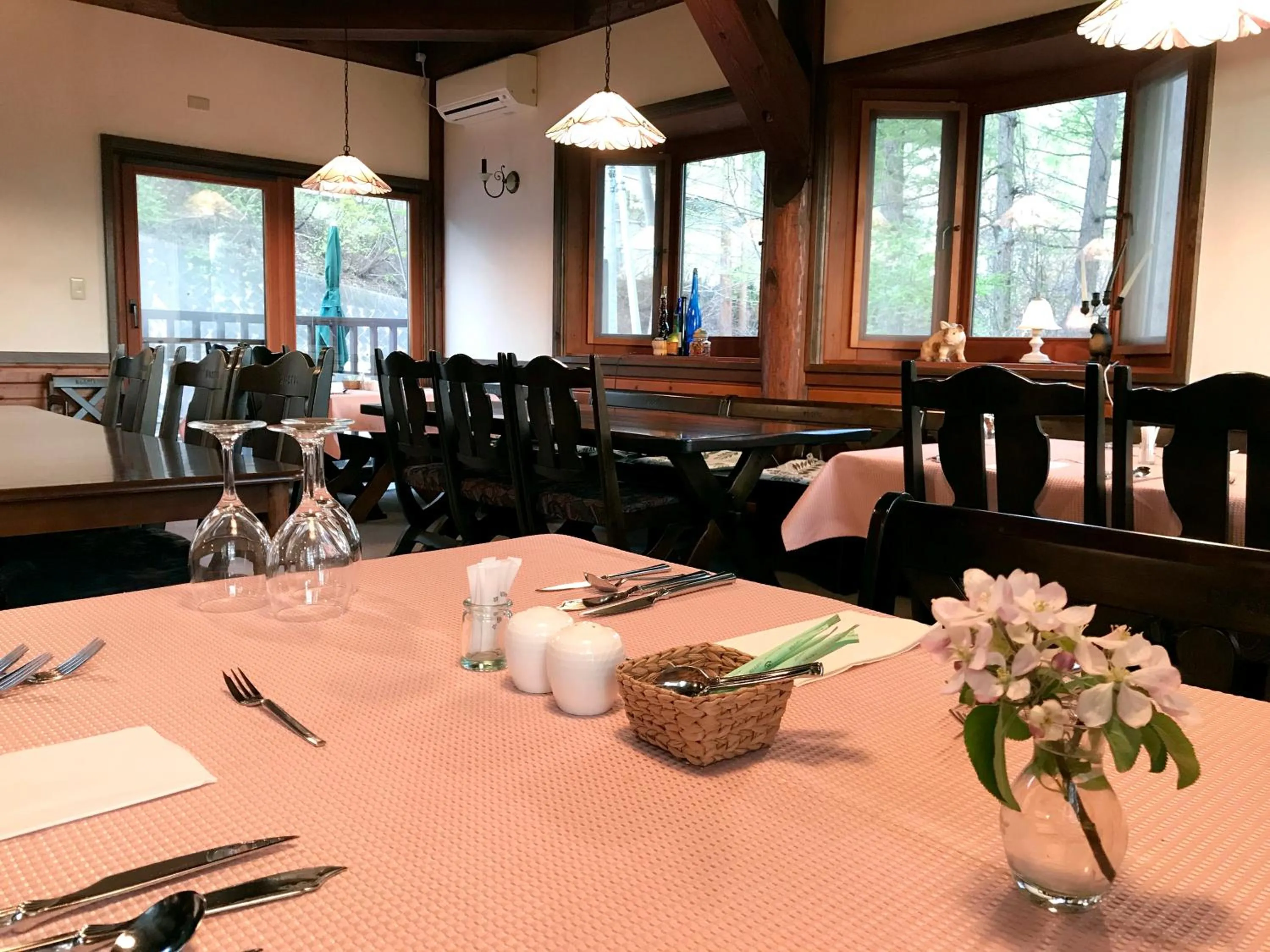 Restaurant/places to eat in Petit Hotel Kazekozou